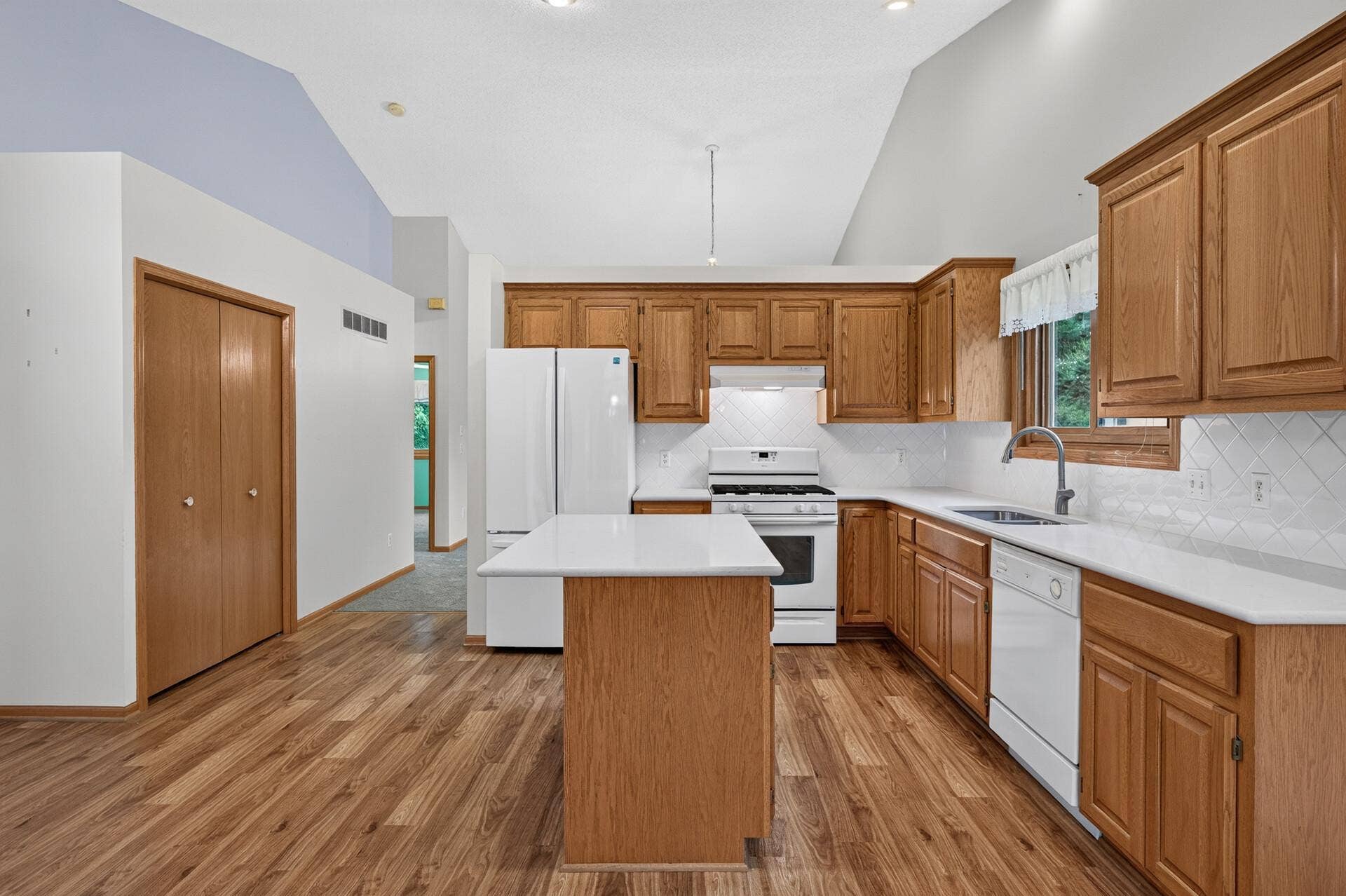 6511 20th Street N, Oakdale, MN 55128 6511 20th Street N, Oakdale, MN 55128