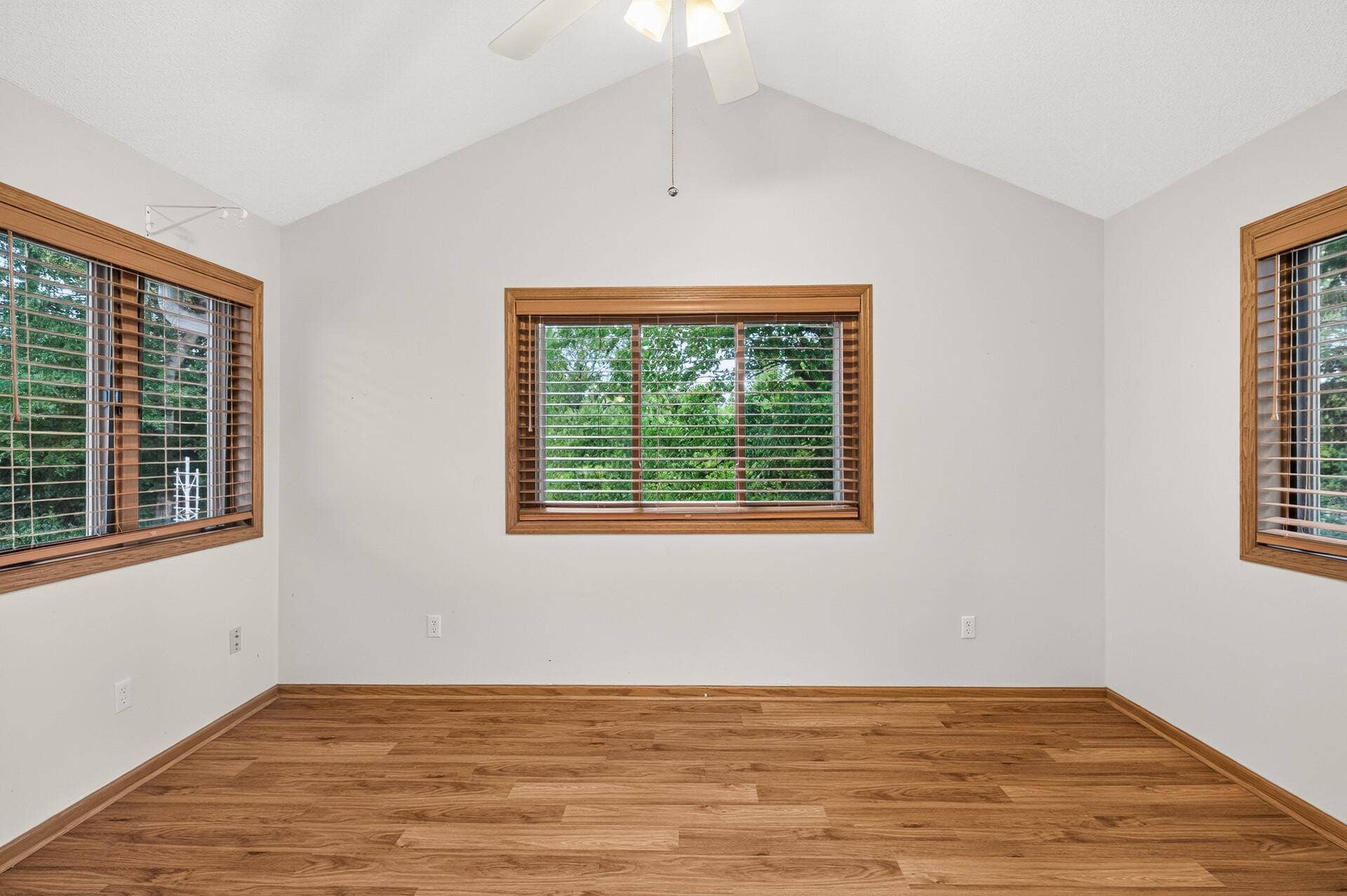 6511 20th Street N, Oakdale, MN 55128 6511 20th Street N, Oakdale, MN 55128