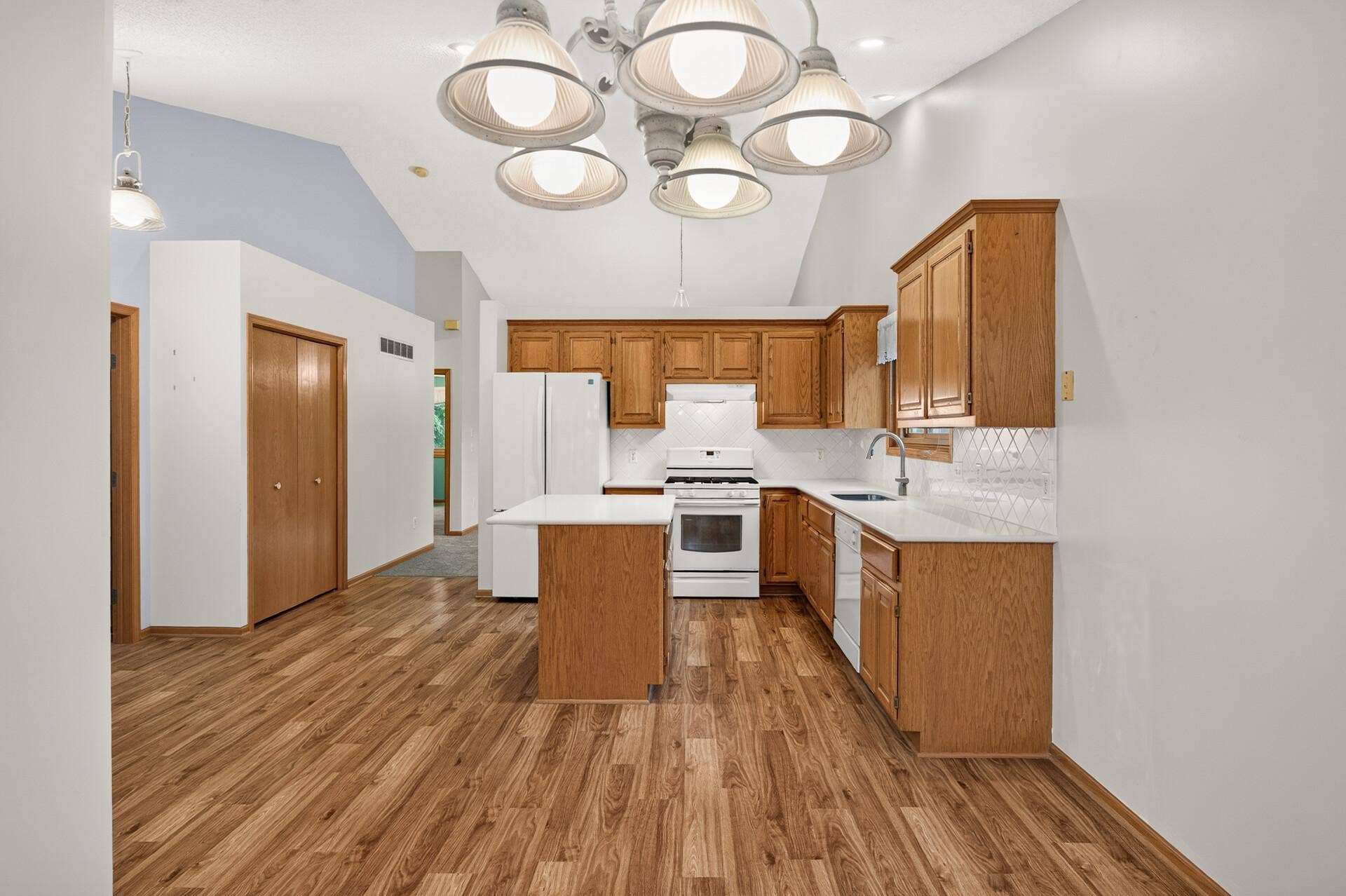 6511 20th Street N, Oakdale, MN 55128 6511 20th Street N, Oakdale, MN 55128