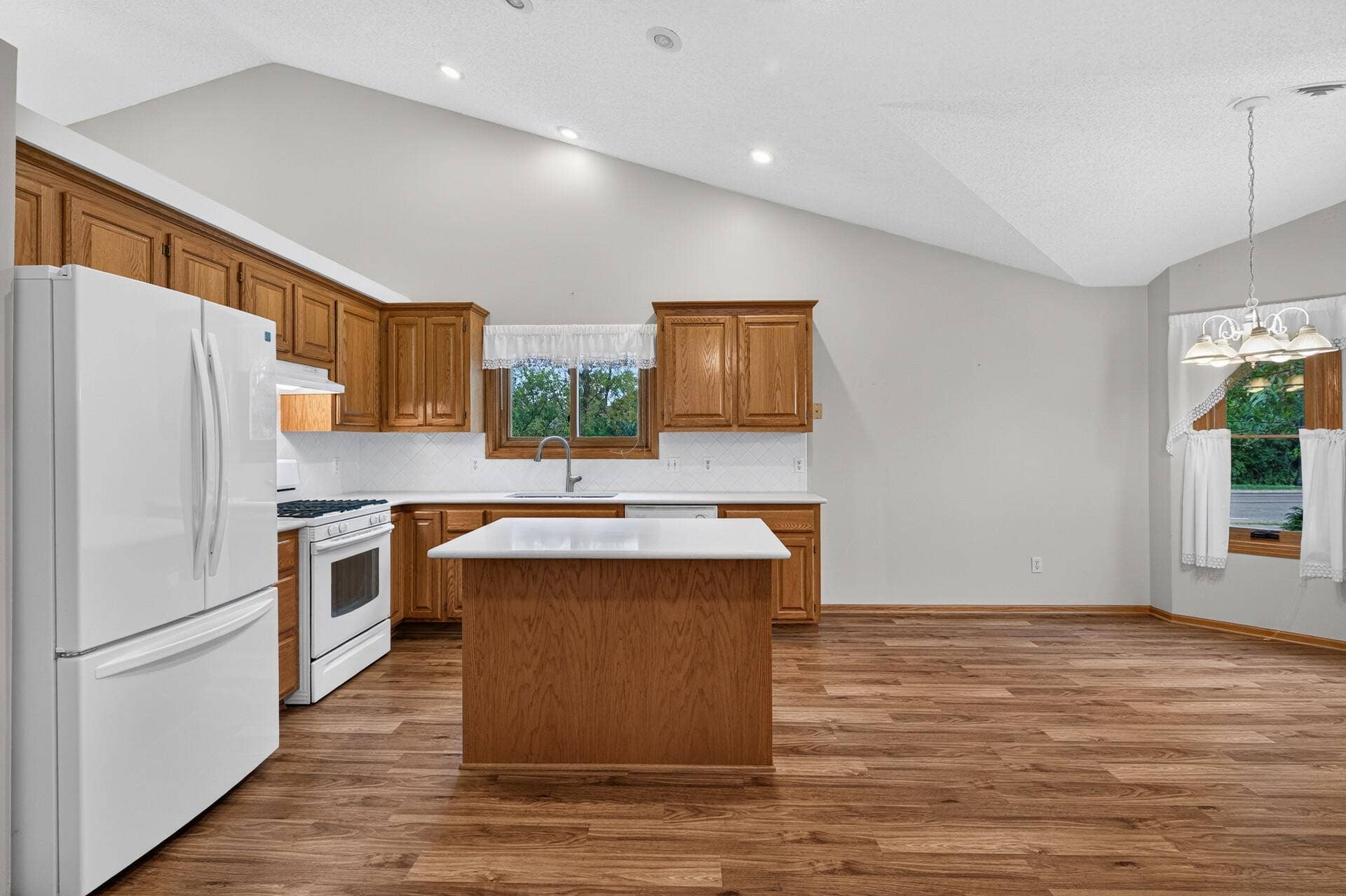 6511 20th Street N, Oakdale, MN 55128 6511 20th Street N, Oakdale, MN 55128