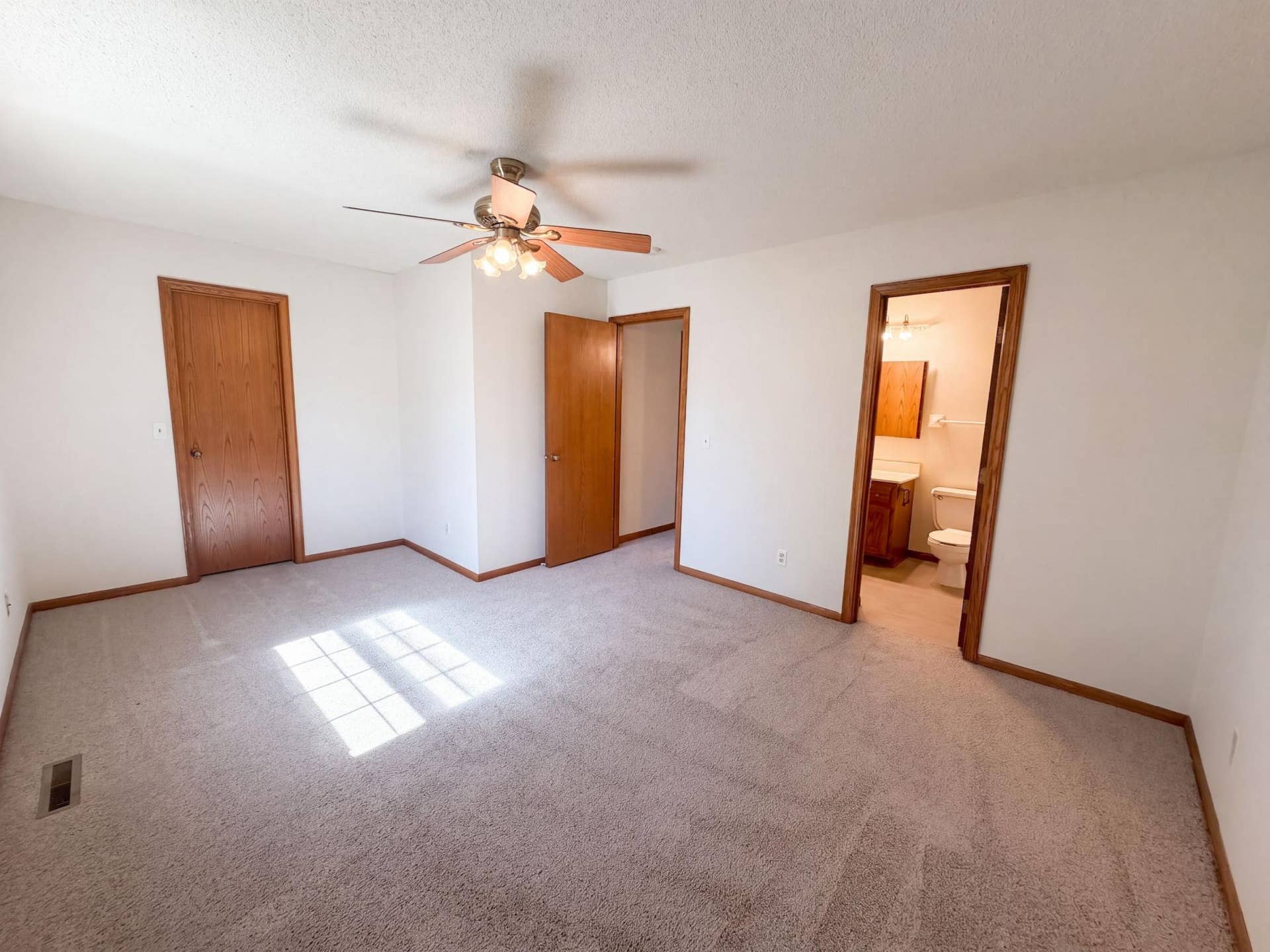 7537 Fairfield Road N, Brooklyn Park, MN 55444 listing_3.jpg