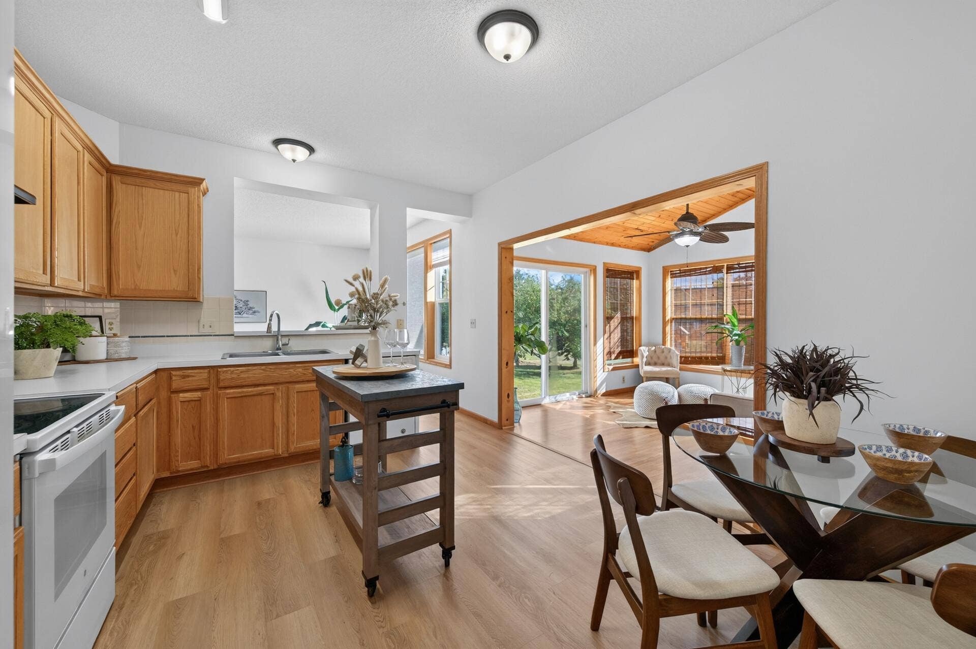 12141 85th Place N, Maple Grove, MN 55369 11_12141_85th11_mls.jpg