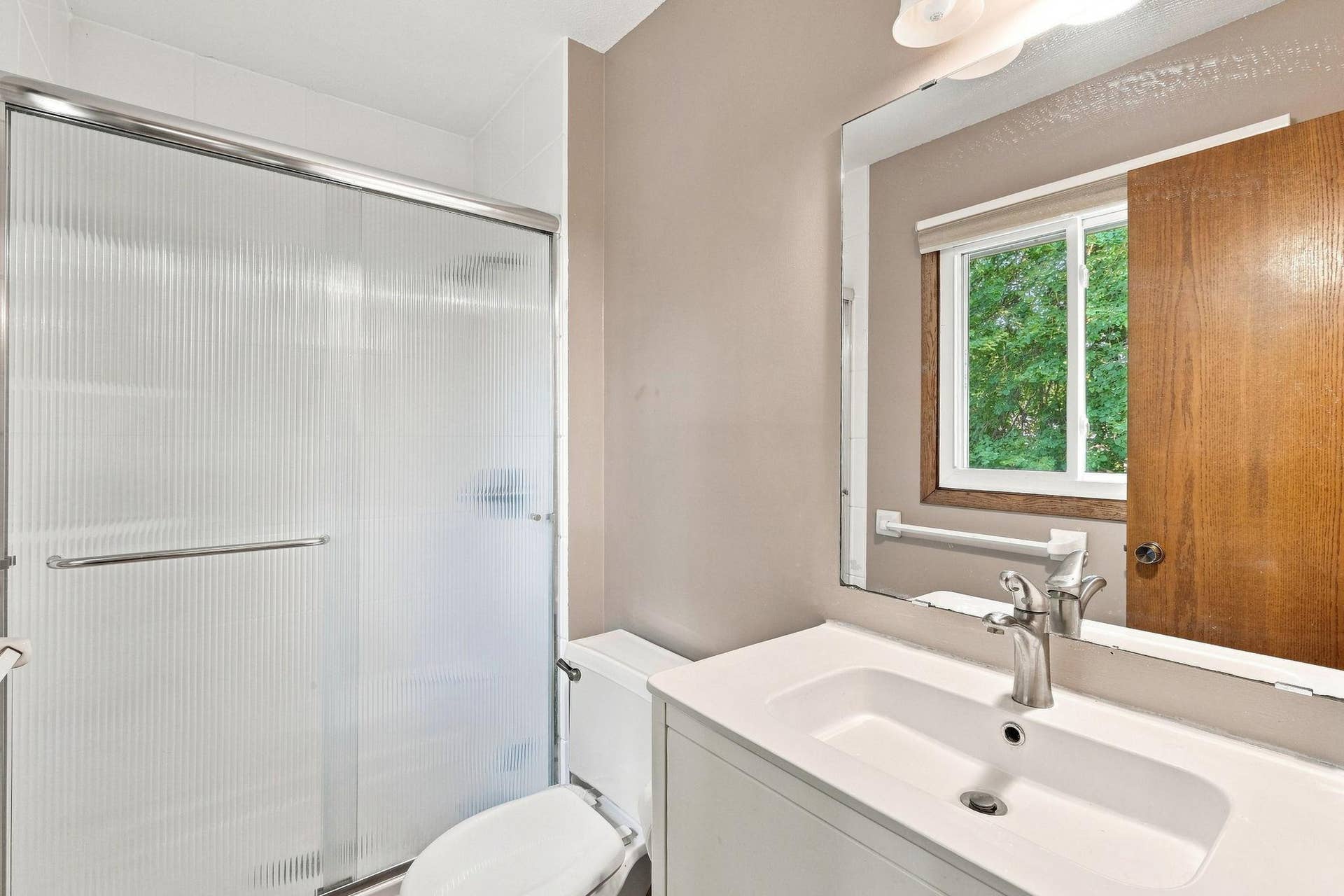 6649 Buckingham Road, Woodbury, MN 55125 Primary Bedroom En Suite 6649 Buckingham Rd Woodbury MN 55125.jpg