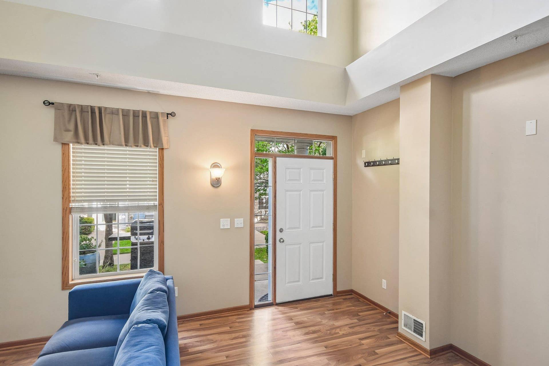 1602 Woodlynn Avenue, #2, Maplewood, MN 55109 3-web-or-mls-Woodlynn Ave 2-S1009-003.jpg