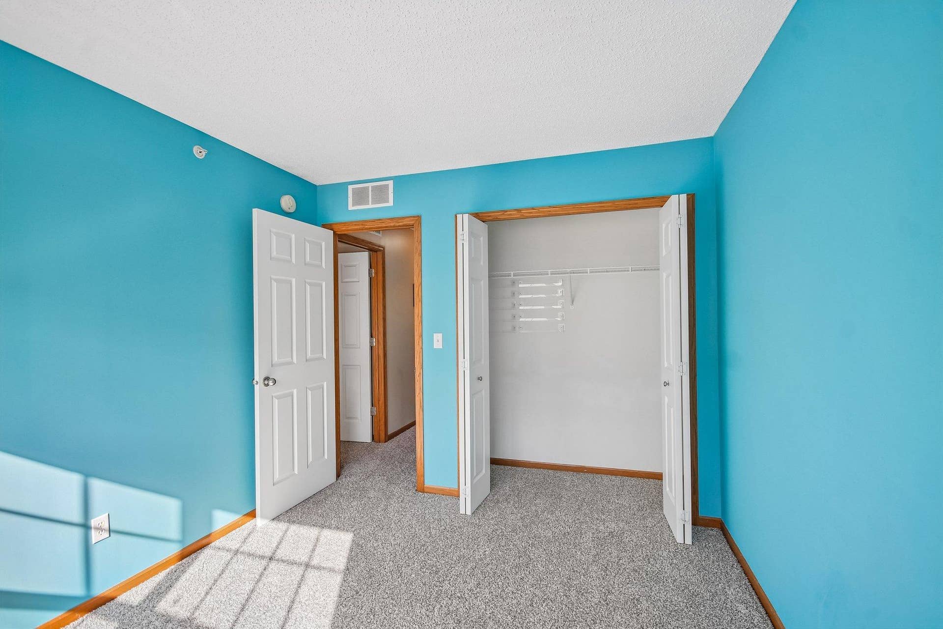 1602 Woodlynn Avenue, #2, Maplewood, MN 55109 21-web-or-mls-Woodlynn Ave 2-S1009-012.jpg