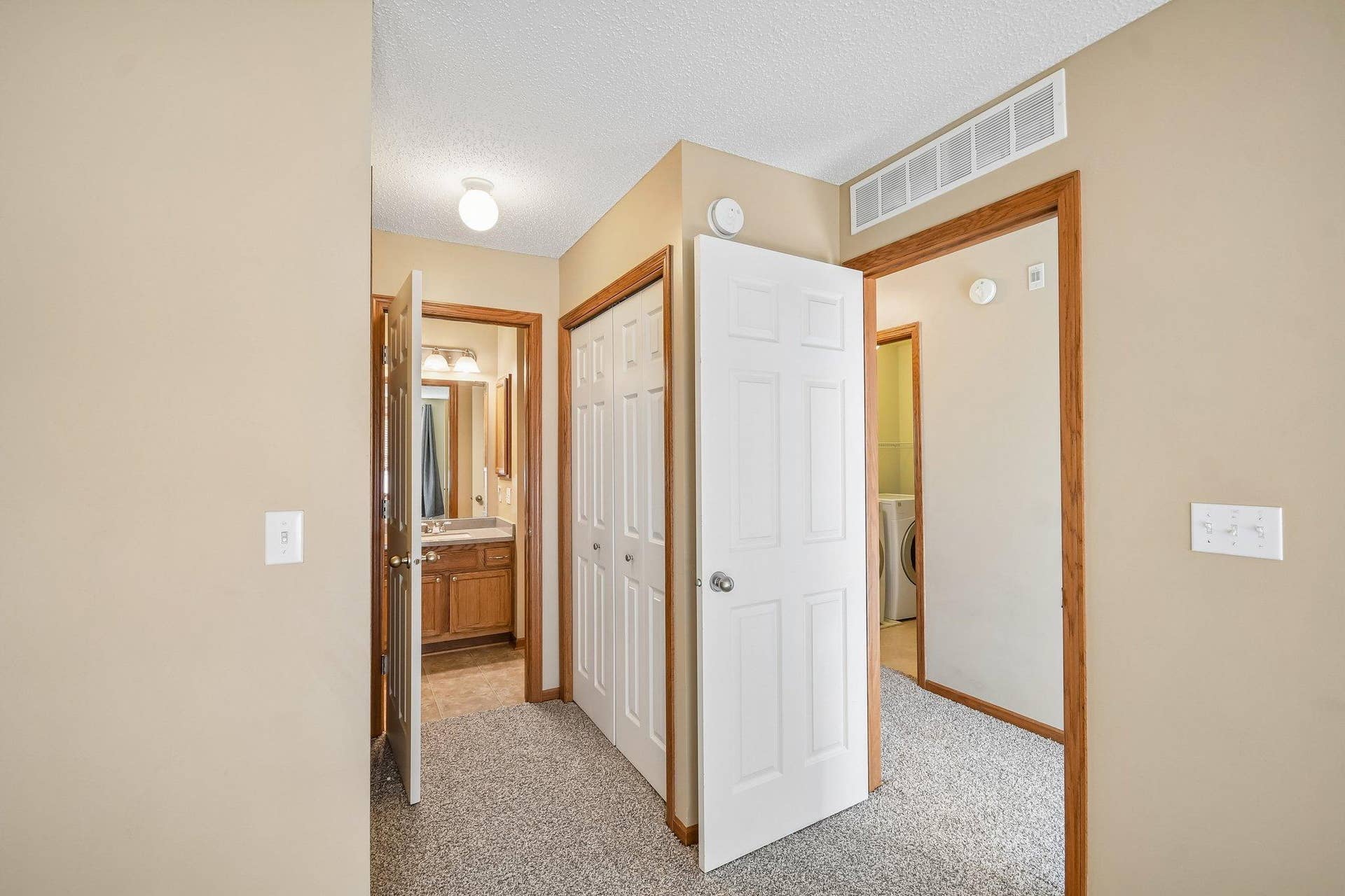 1602 Woodlynn Avenue, #2, Maplewood, MN 55109 17-web-or-mls-Woodlynn Ave 2-S1009-015.jpg