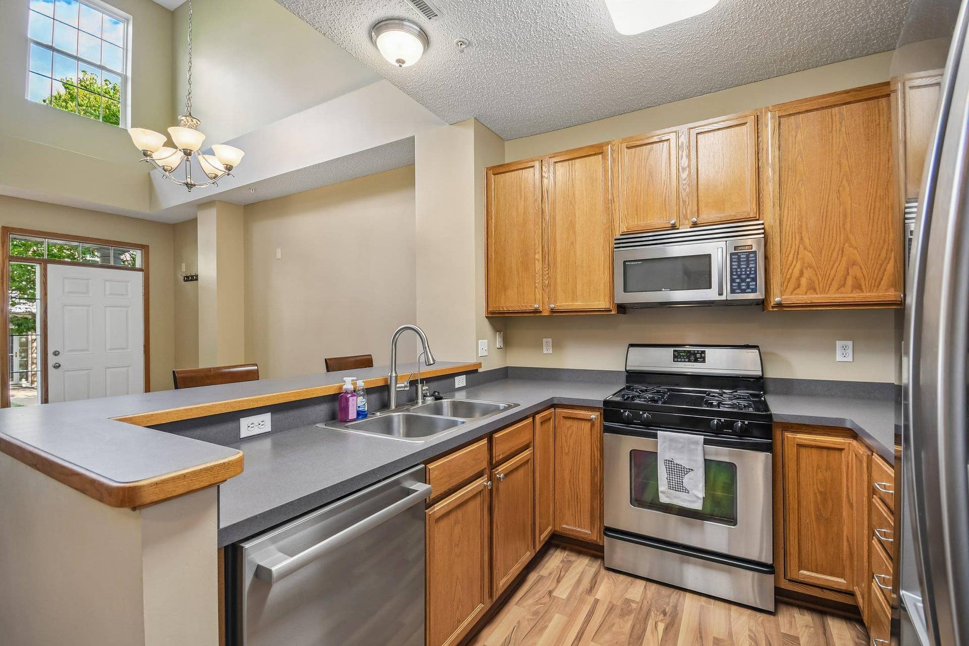 1602 Woodlynn Avenue, #2, Maplewood, MN 55109 7-web-or-mls-Woodlynn Ave 2-S1009-008.jpg