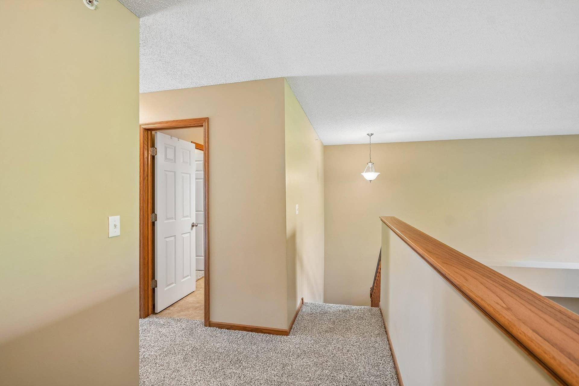 1602 Woodlynn Avenue, #2, Maplewood, MN 55109 12-web-or-mls-Woodlynn Ave 2-S1009-022.jpg