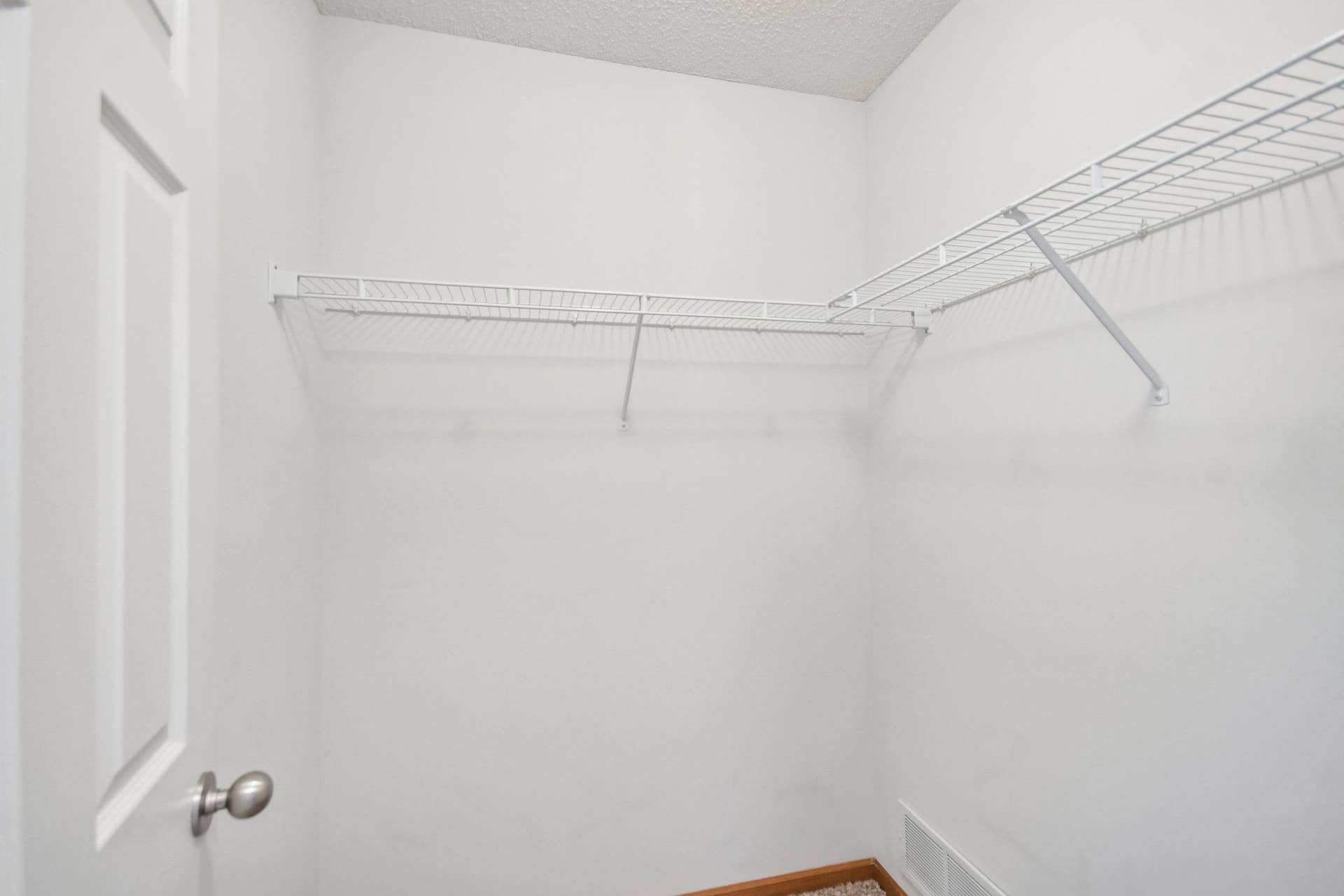 1602 Woodlynn Avenue, #2, Maplewood, MN 55109 16-web-or-mls-Woodlynn Ave 2-S1009-016.jpg