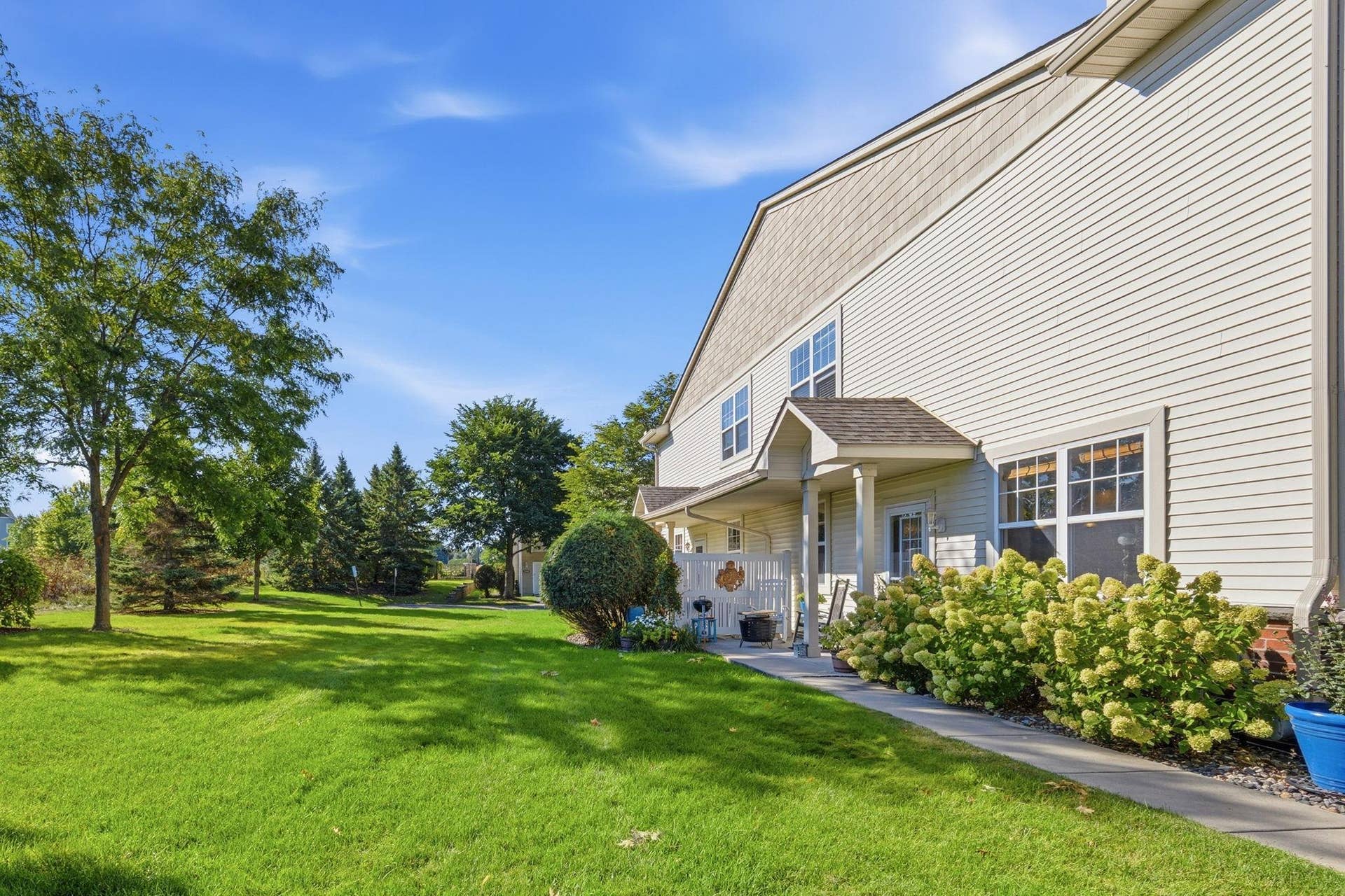 3425 Hazel Trail, #D, Woodbury, MN 55129 22-web-or-mls-112.jpg