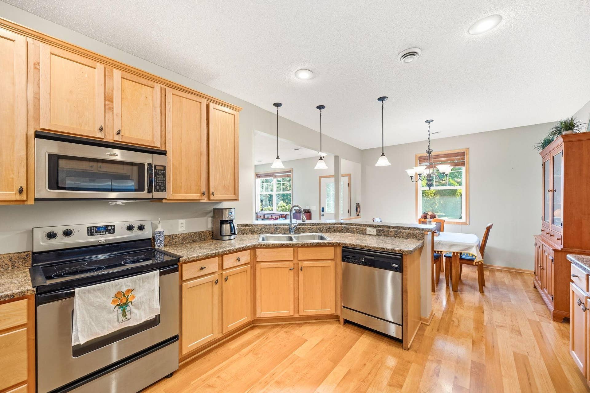 3425 Hazel Trail, #D, Woodbury, MN 55129 10-web-or-mls-126.jpg