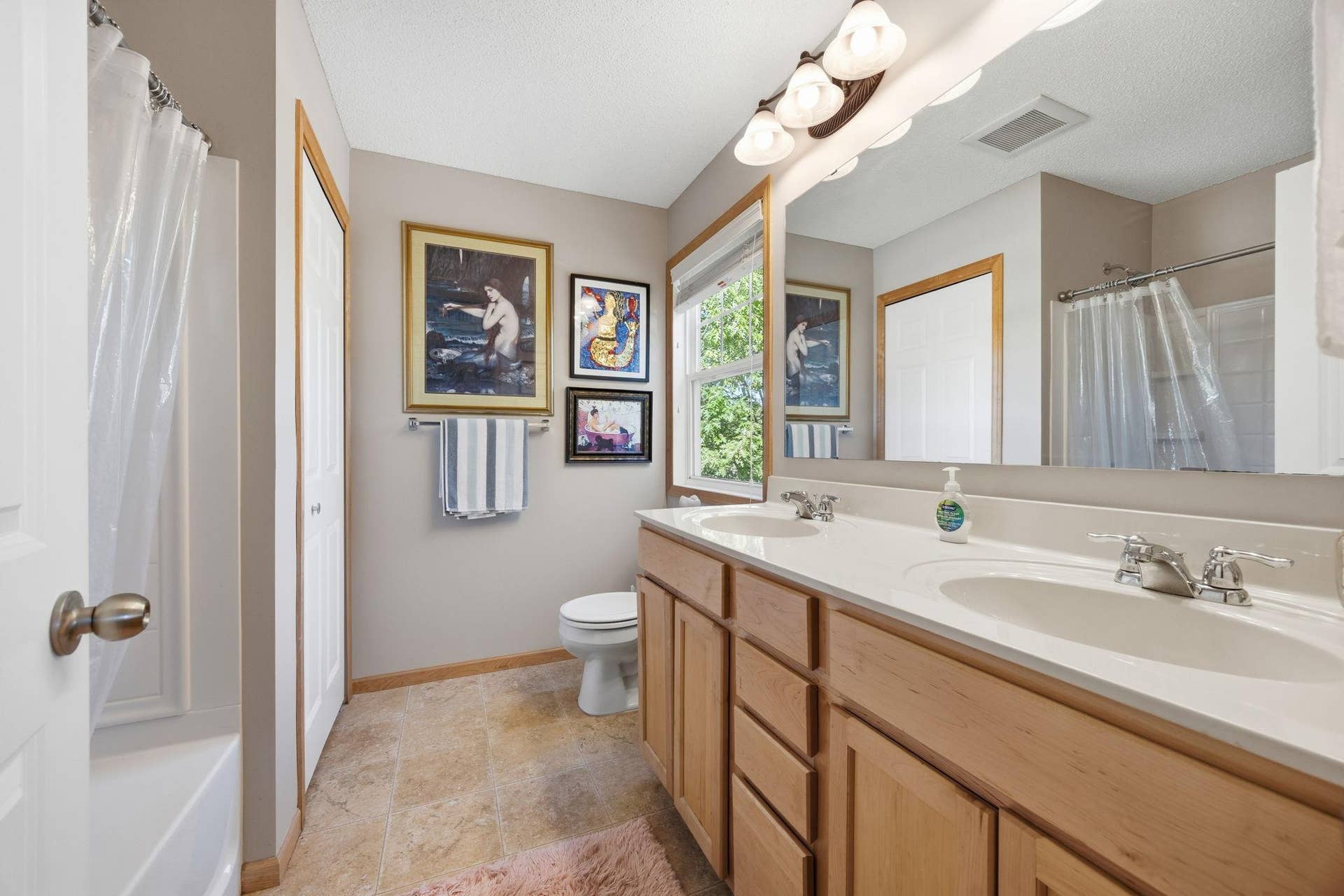 3425 Hazel Trail, #D, Woodbury, MN 55129 19-web-or-mls-108.jpg