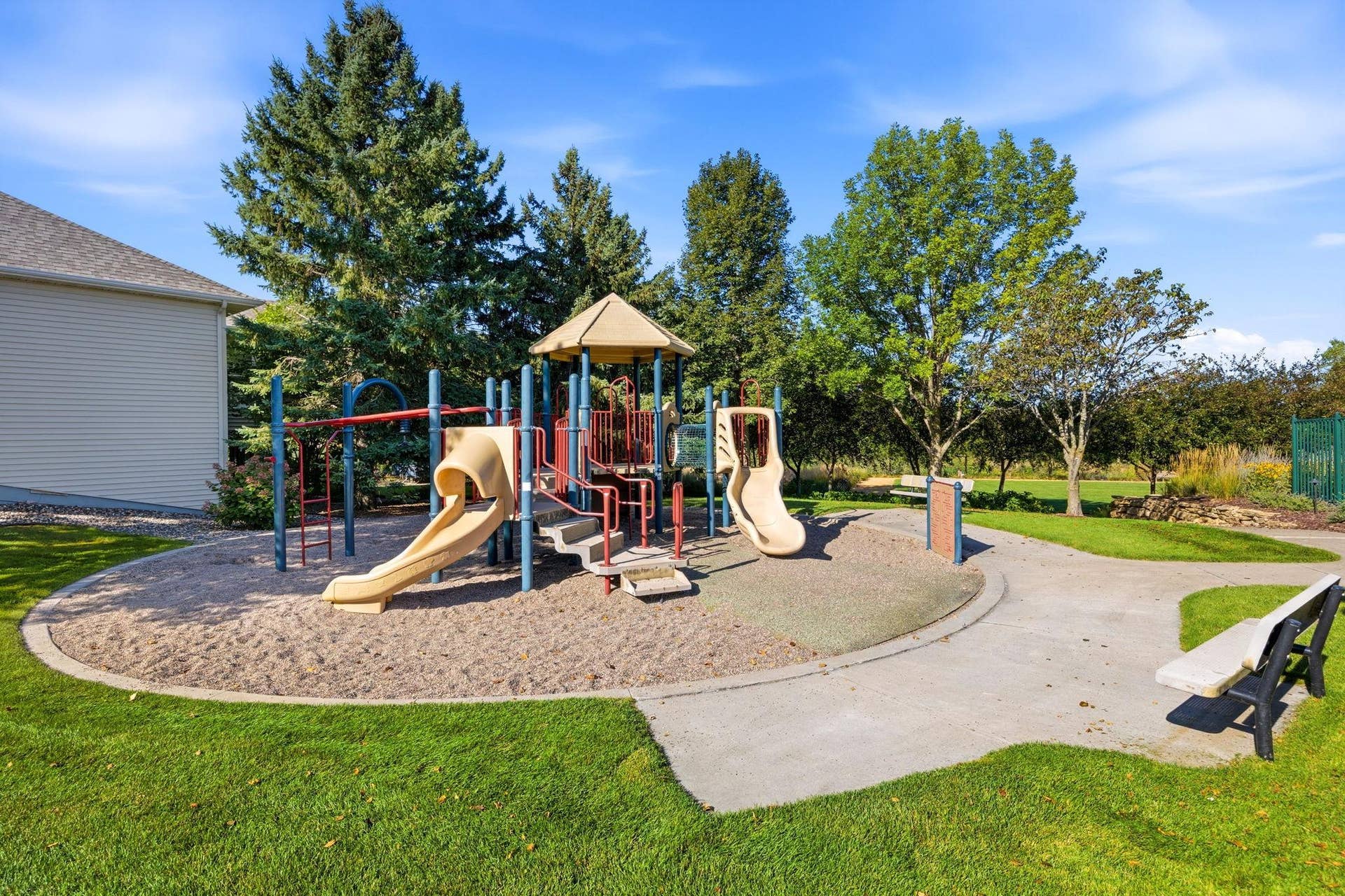3425 Hazel Trail, #D, Woodbury, MN 55129 23-web-or-mls-114.jpg