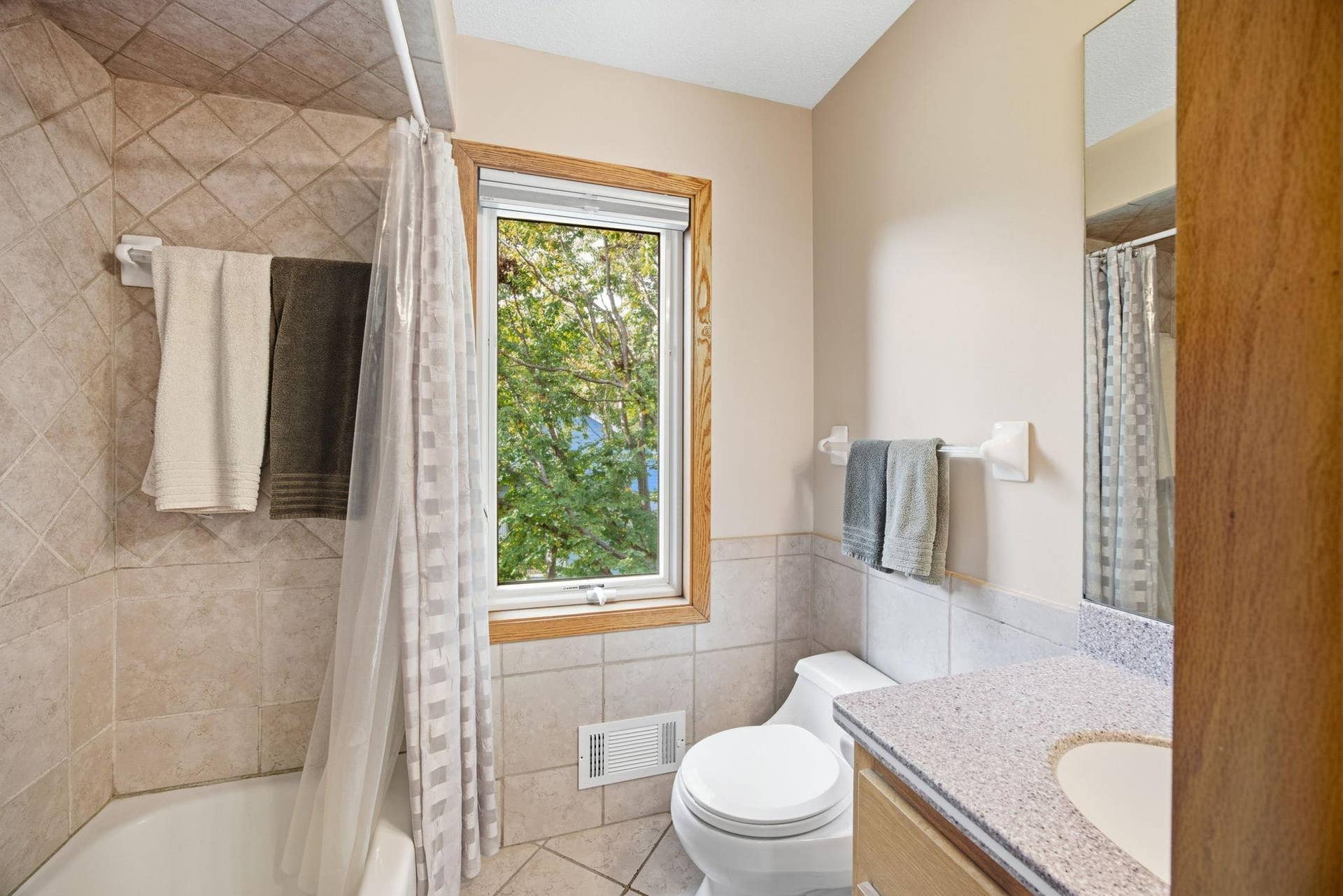 28-  Full bath services 2 upstairs bedrooms.