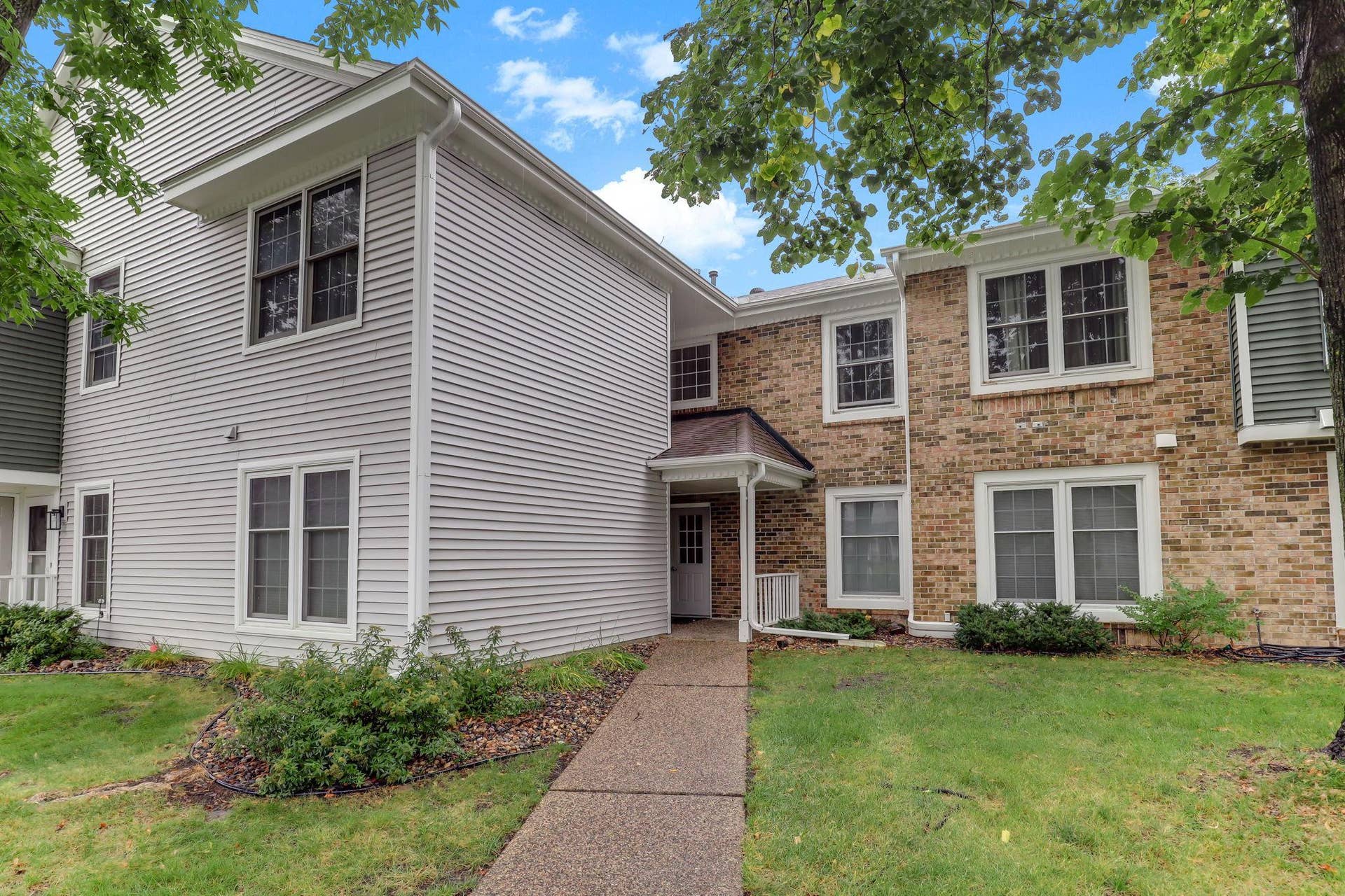 10966 Quebec Avenue S, Bloomington, MN 55438 3-web-or-mls-10966-Quebec-Ave-S-03.jpg