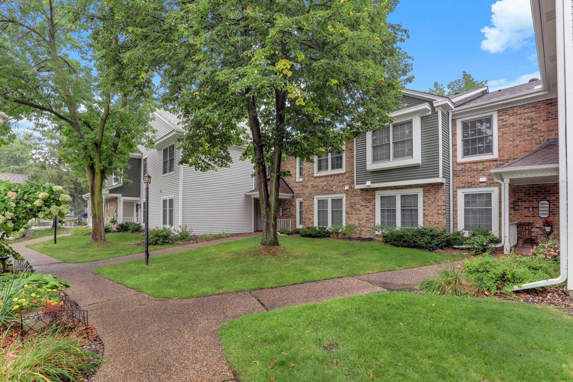 10966 Quebec Avenue S, Bloomington, MN 55438 Welcome to 10966 Quebec Avenue S, Blooming, MN!