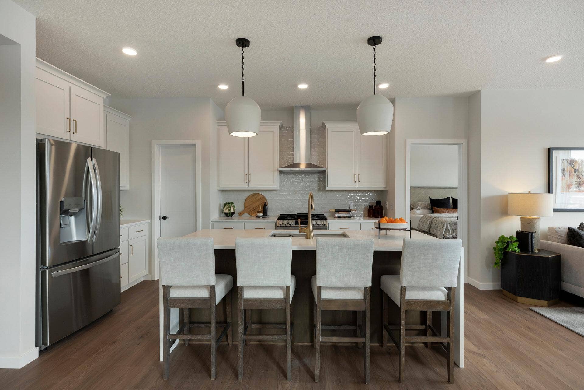 3476 Knightsbridge Trail N, Lake Elmo, MN 55042 Large kitchen island, perfect for hosting.