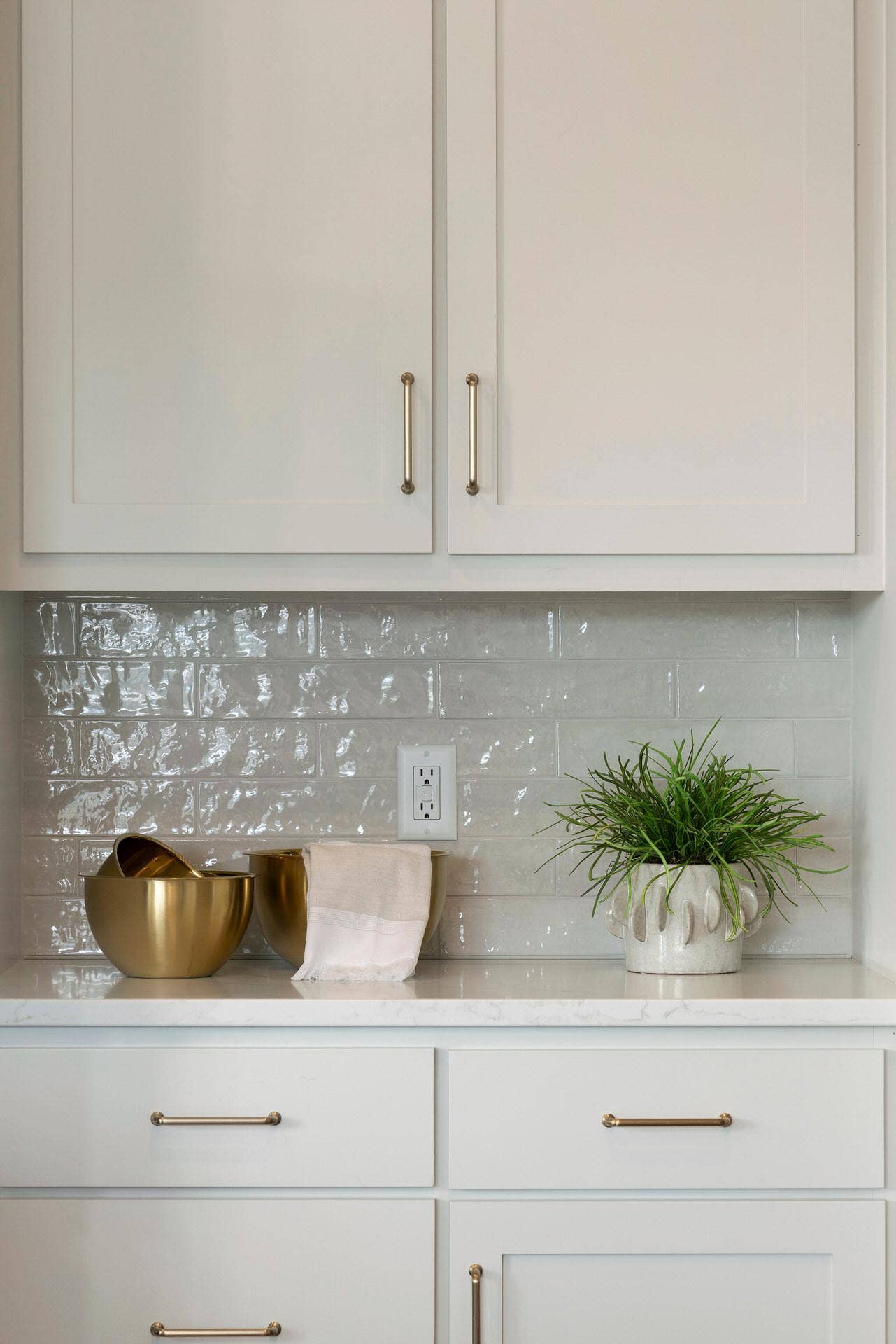 3476 Knightsbridge Trail N, Lake Elmo, MN 55042 Stunning backsplash