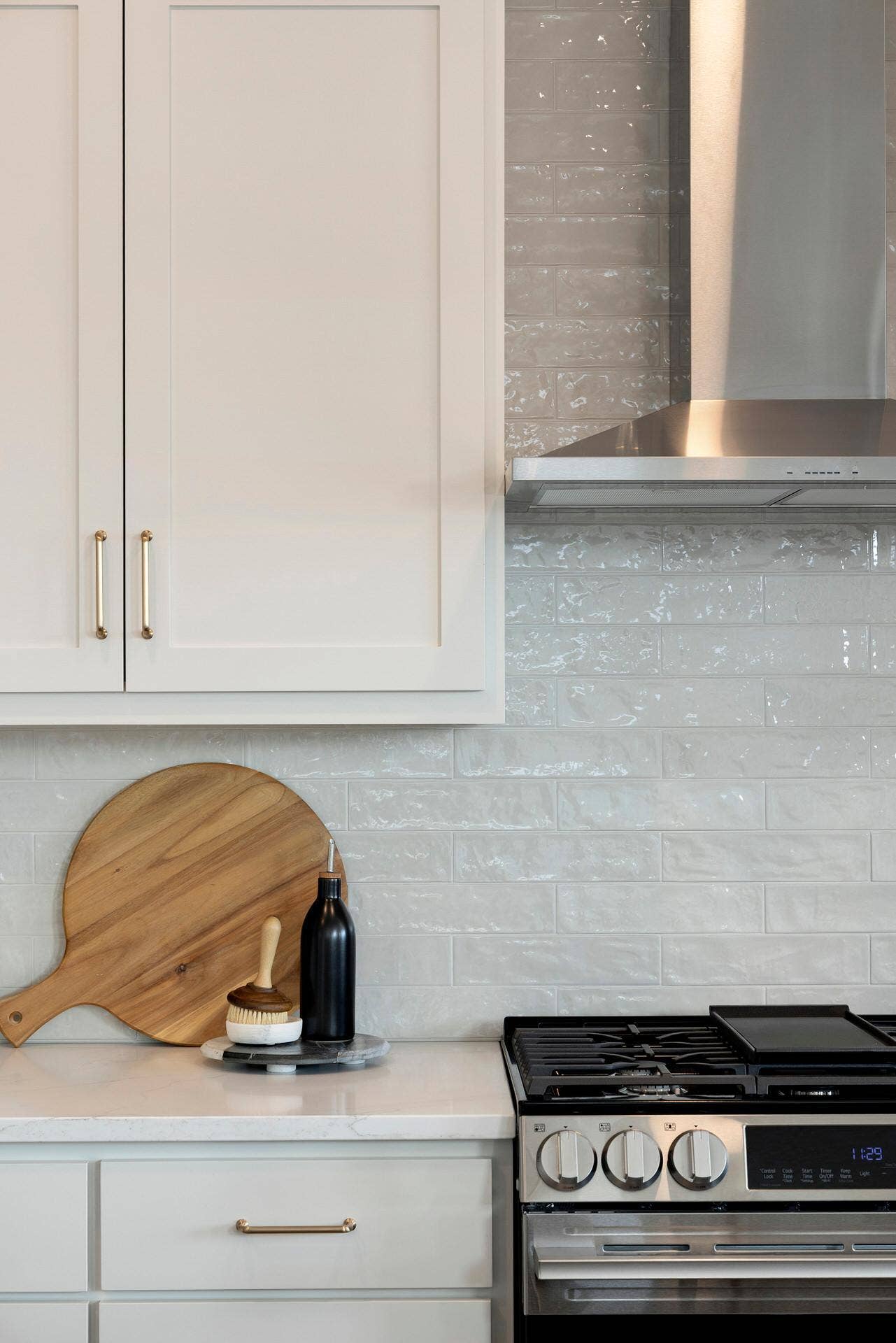 3476 Knightsbridge Trail N, Lake Elmo, MN 55042 Stunning backsplash