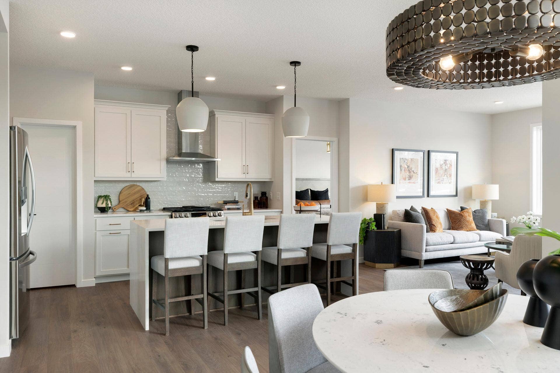 3476 Knightsbridge Trail N, Lake Elmo, MN 55042 Large kitchen island, perfect for hosting.