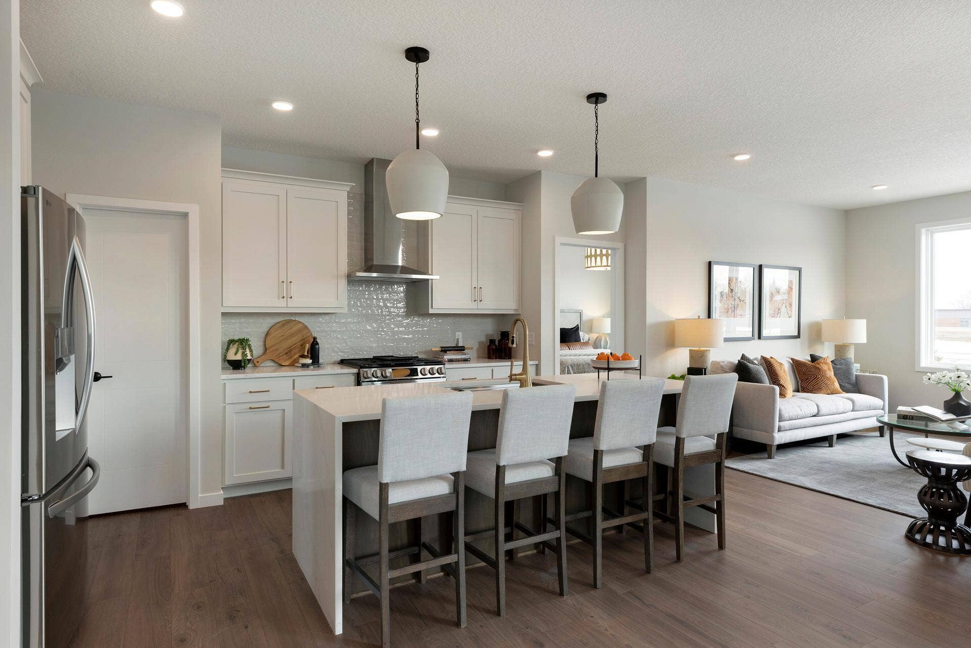 3476 Knightsbridge Trail N, Lake Elmo, MN 55042 Large kitchen island, perfect for hosting.