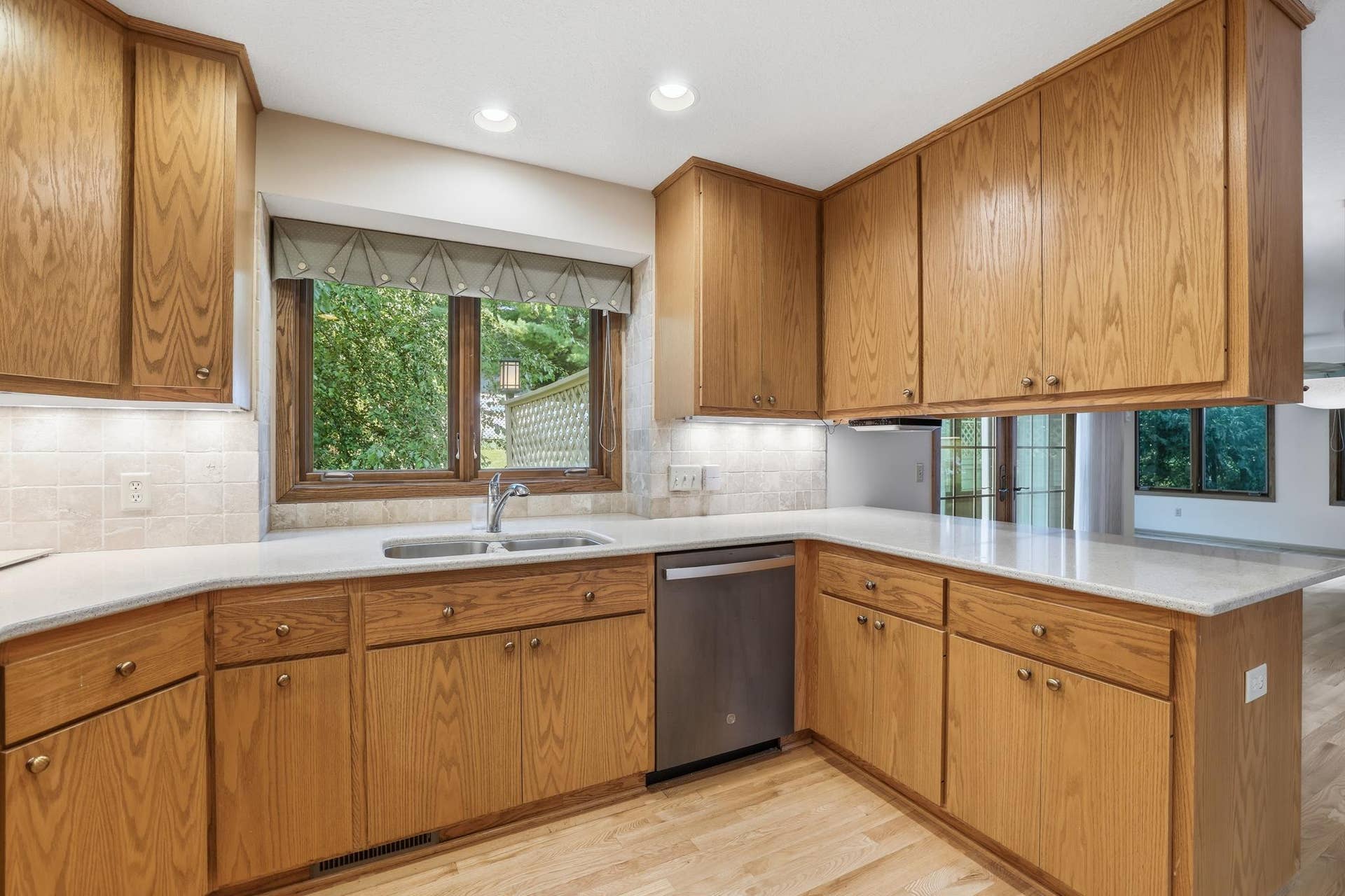 9409 Yukon Avenue S, Bloomington, MN 55438 Kitchen