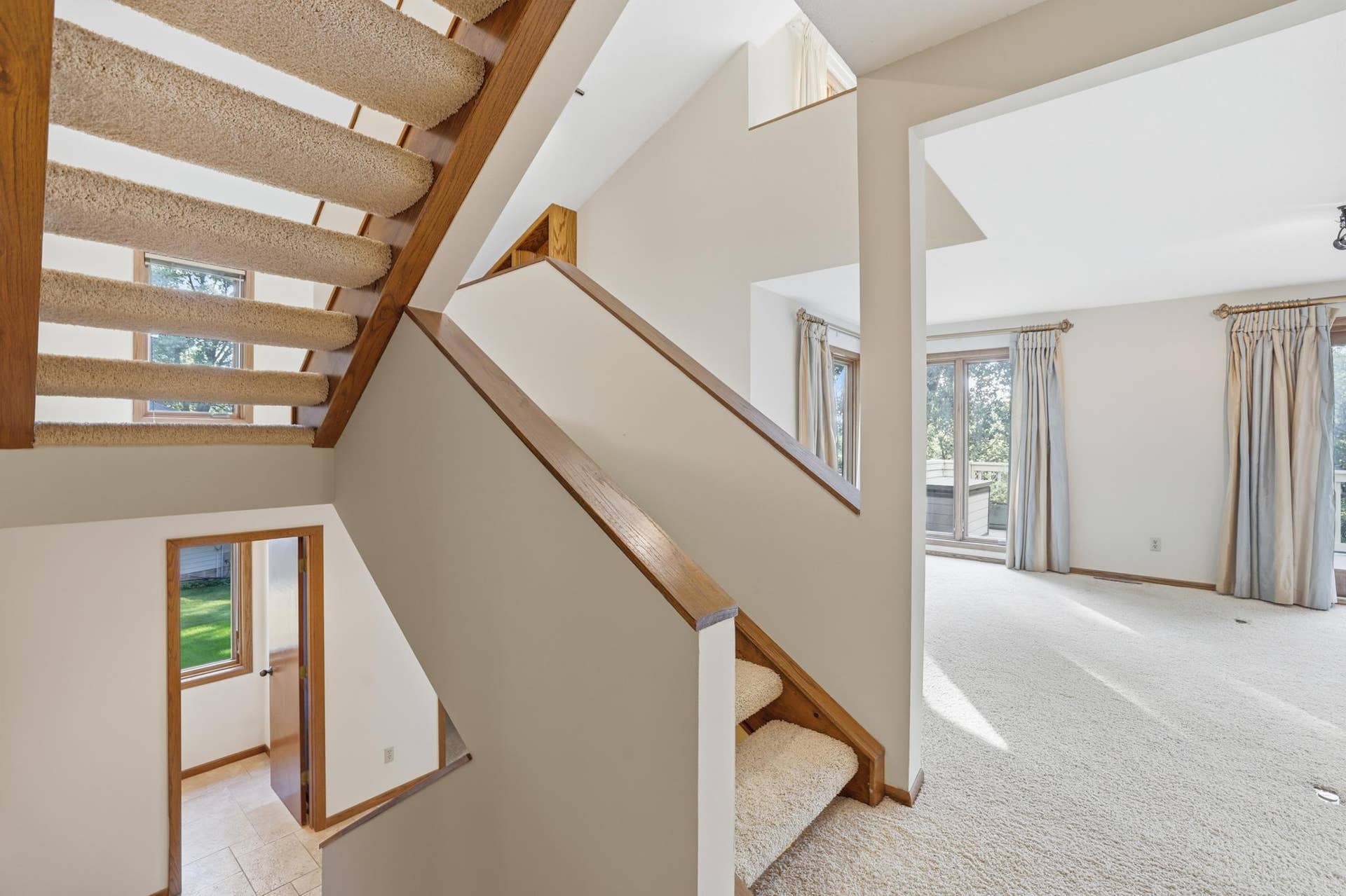 9409 Yukon Avenue S, Bloomington, MN 55438 Lets head upstairs