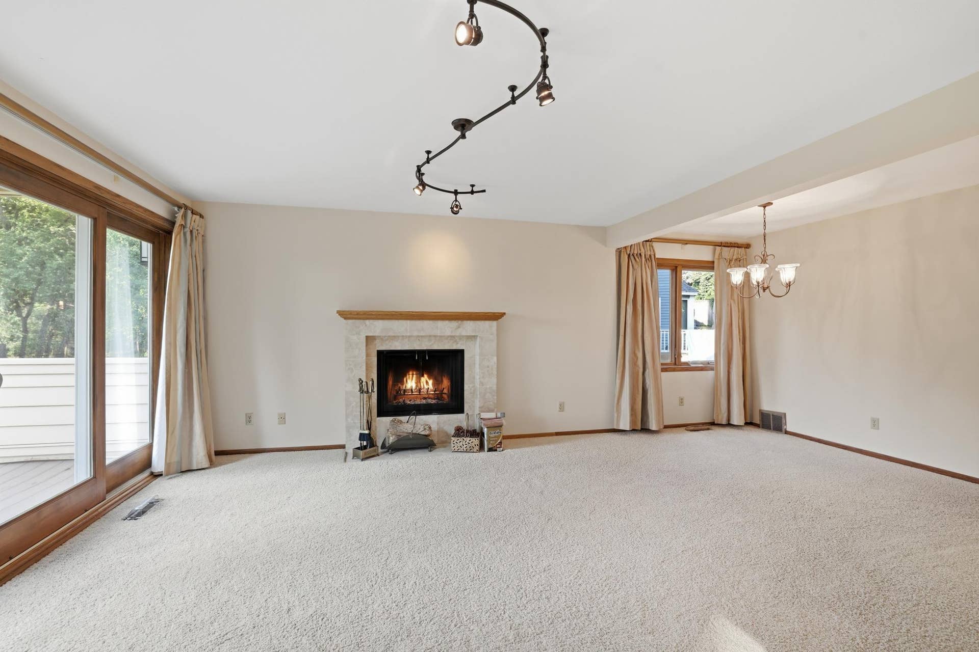 9409 Yukon Avenue S, Bloomington, MN 55438 Fireplace main floor