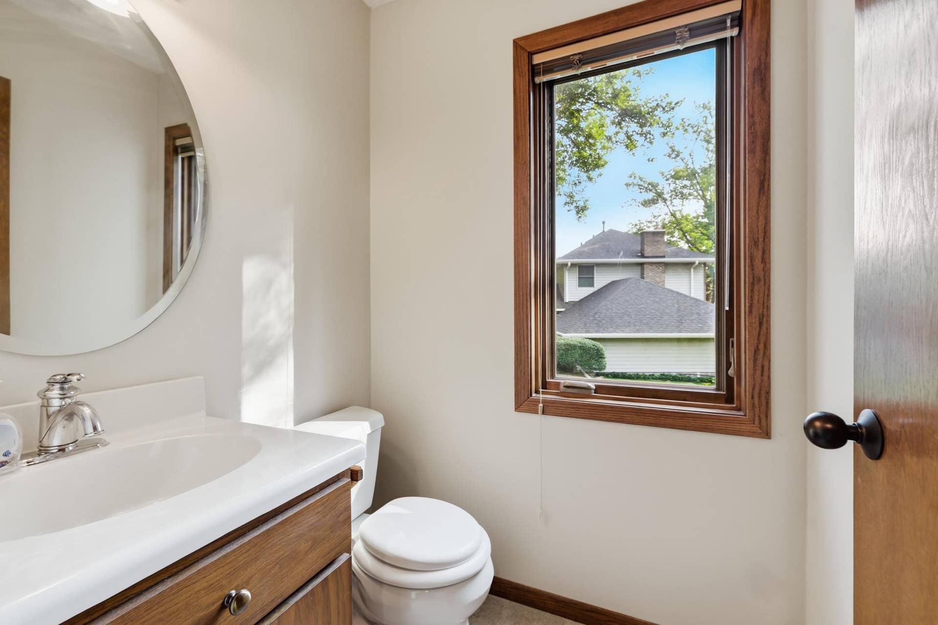 9409 Yukon Avenue S, Bloomington, MN 55438 Main level bathroom