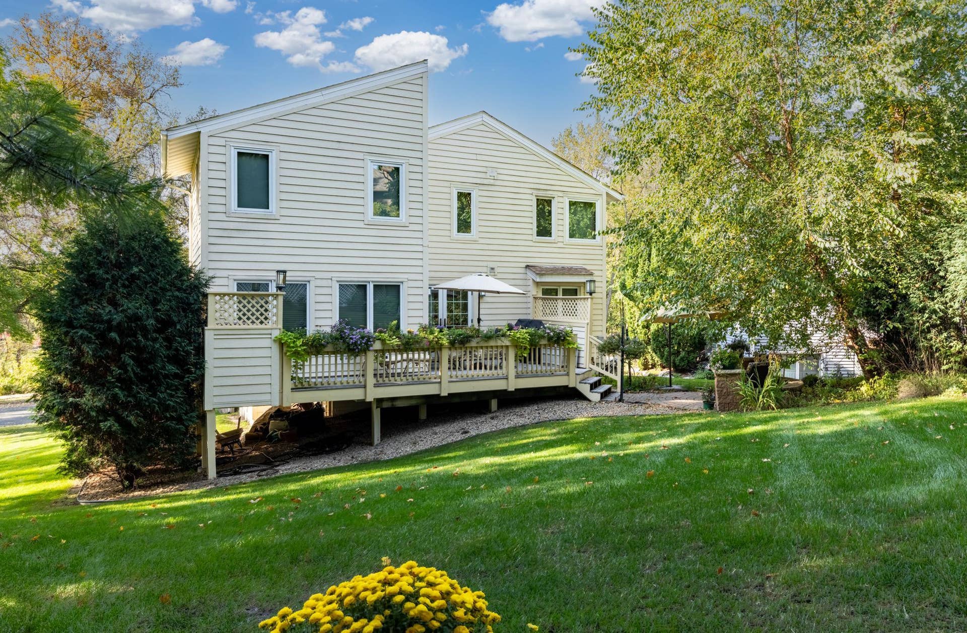 9409 Yukon Avenue S, Bloomington, MN 55438 Comfortable setting!