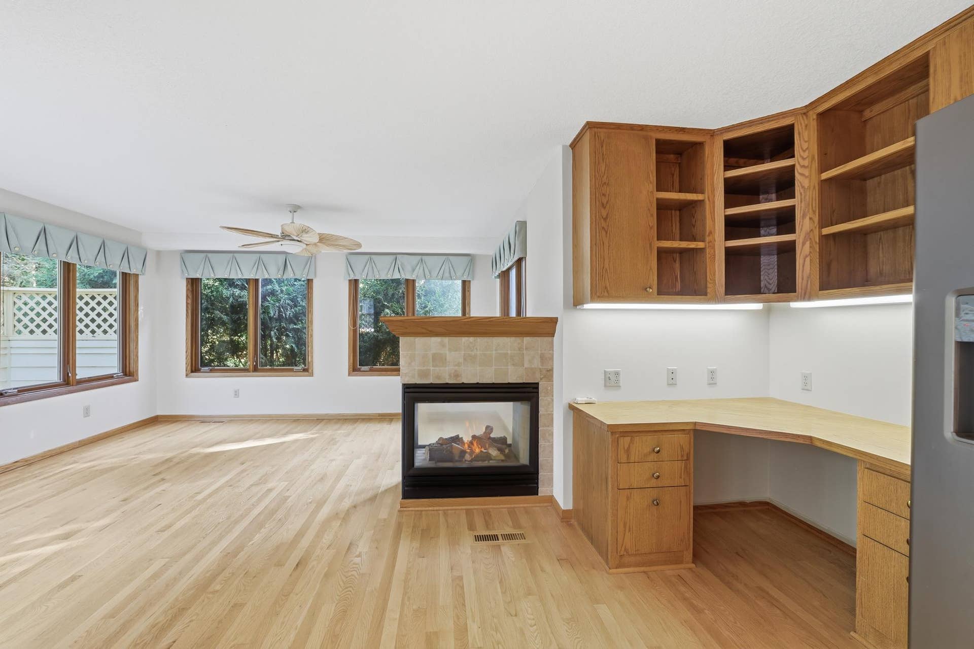 9409 Yukon Avenue S, Bloomington, MN 55438 3 sided gas fireplace