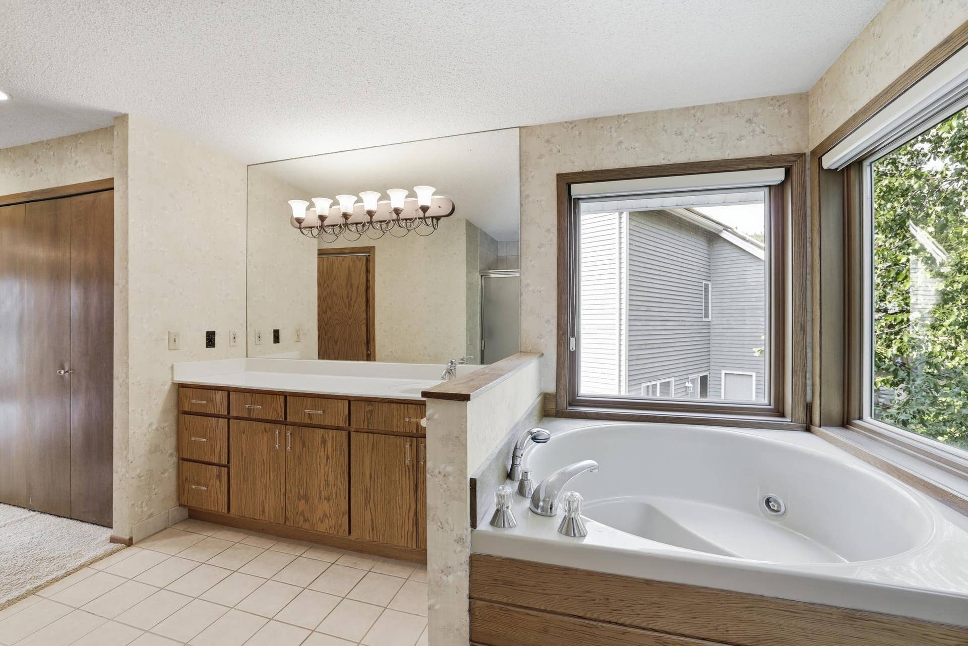 9409 Yukon Avenue S, Bloomington, MN 55438 Master Bedroom bathroom