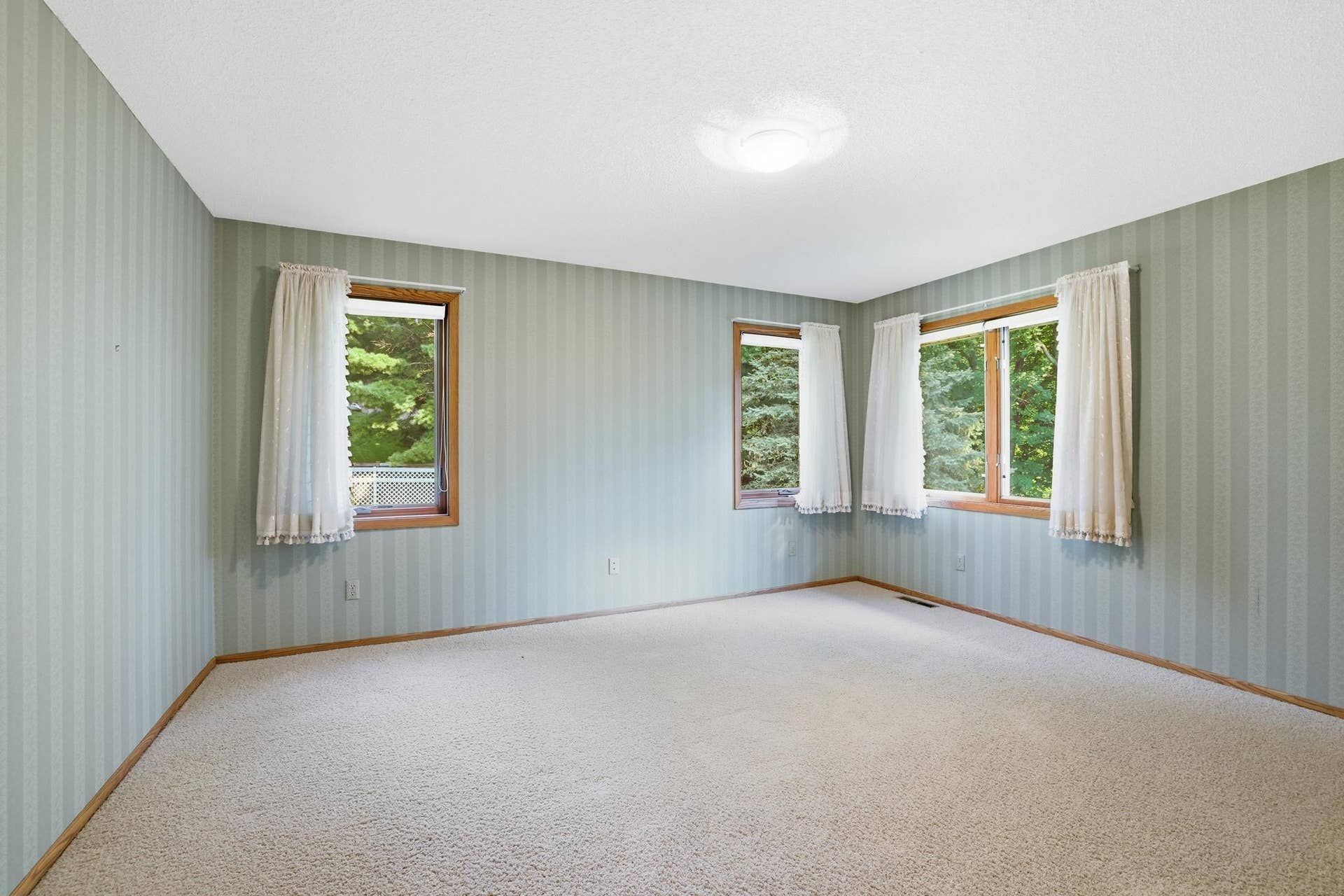 9409 Yukon Avenue S, Bloomington, MN 55438 Upper Level bedroom