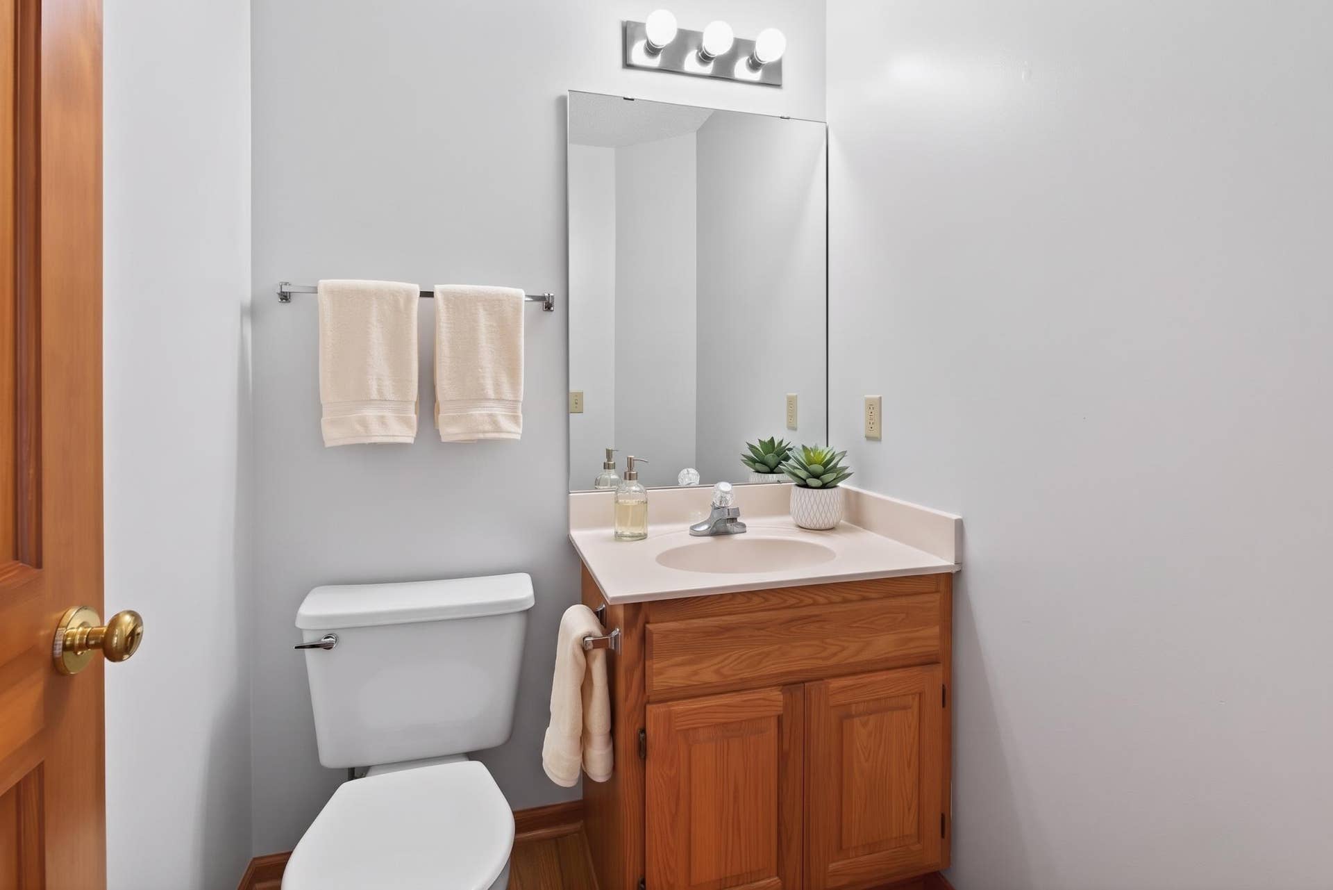 1781 Brighton Trail, Woodbury, MN 55125 Main Floor Half Bathroom - Virtually Staged