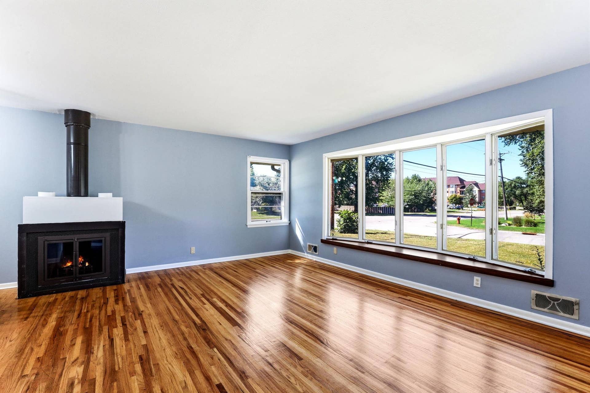 6900 Toledo Avenue N, Brooklyn Center, MN 55429 4-web-or-mls-6900-Toledo-Ave-N-04.jpg