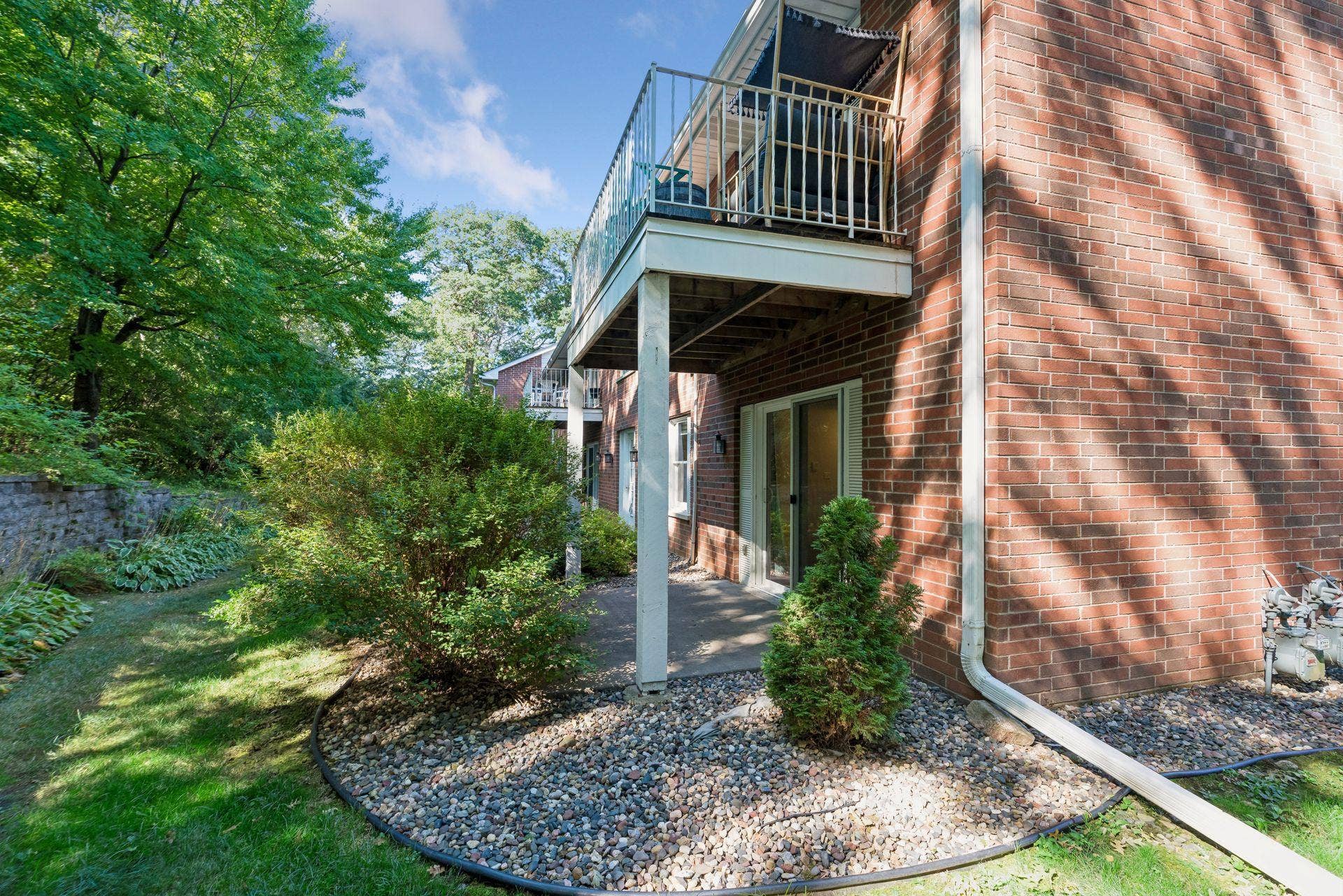 6347 Alderwood Circle, #B, Woodbury, MN 55125 end unit on the main level