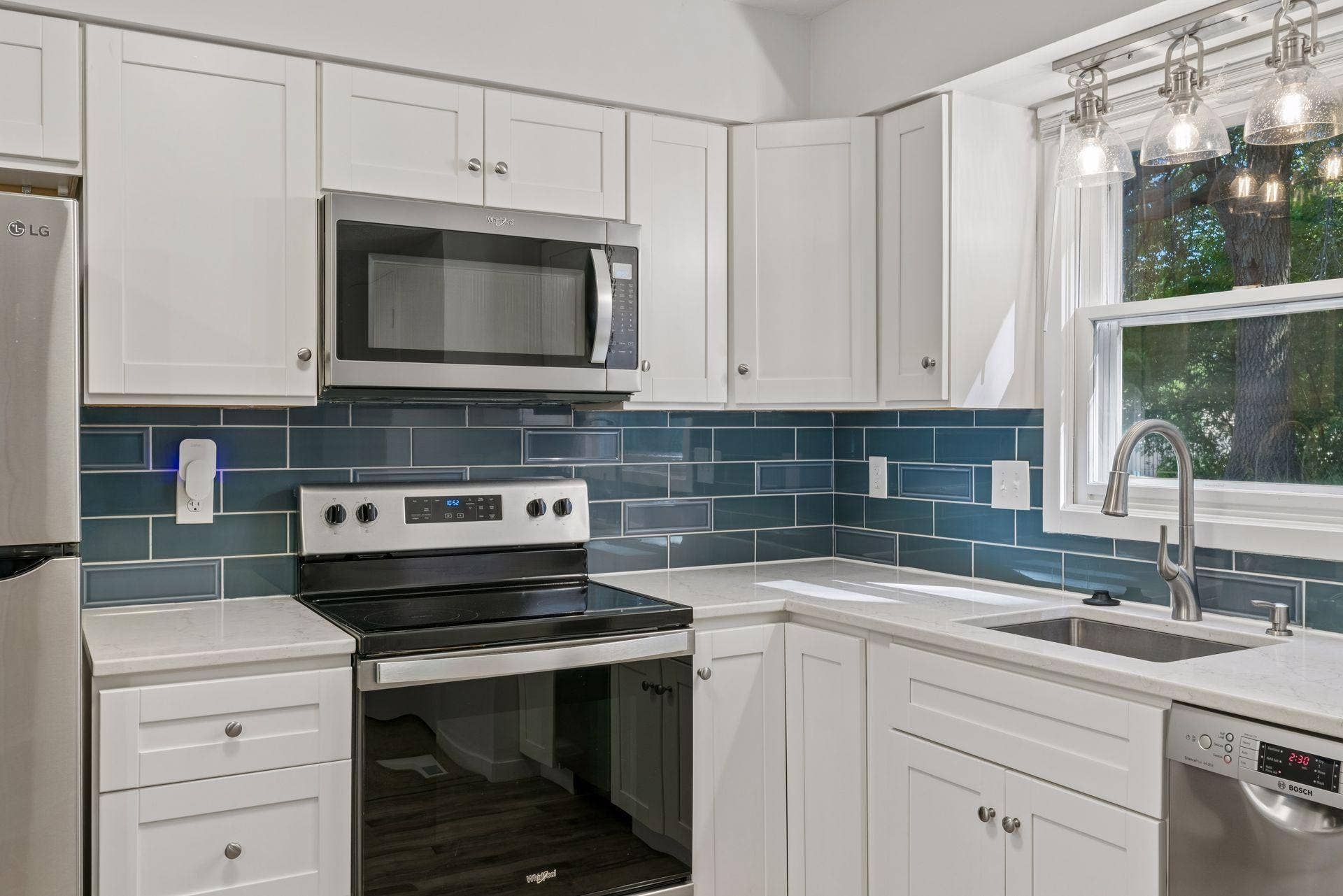 6347 Alderwood Circle, #B, Woodbury, MN 55125 You have to see this kitchen