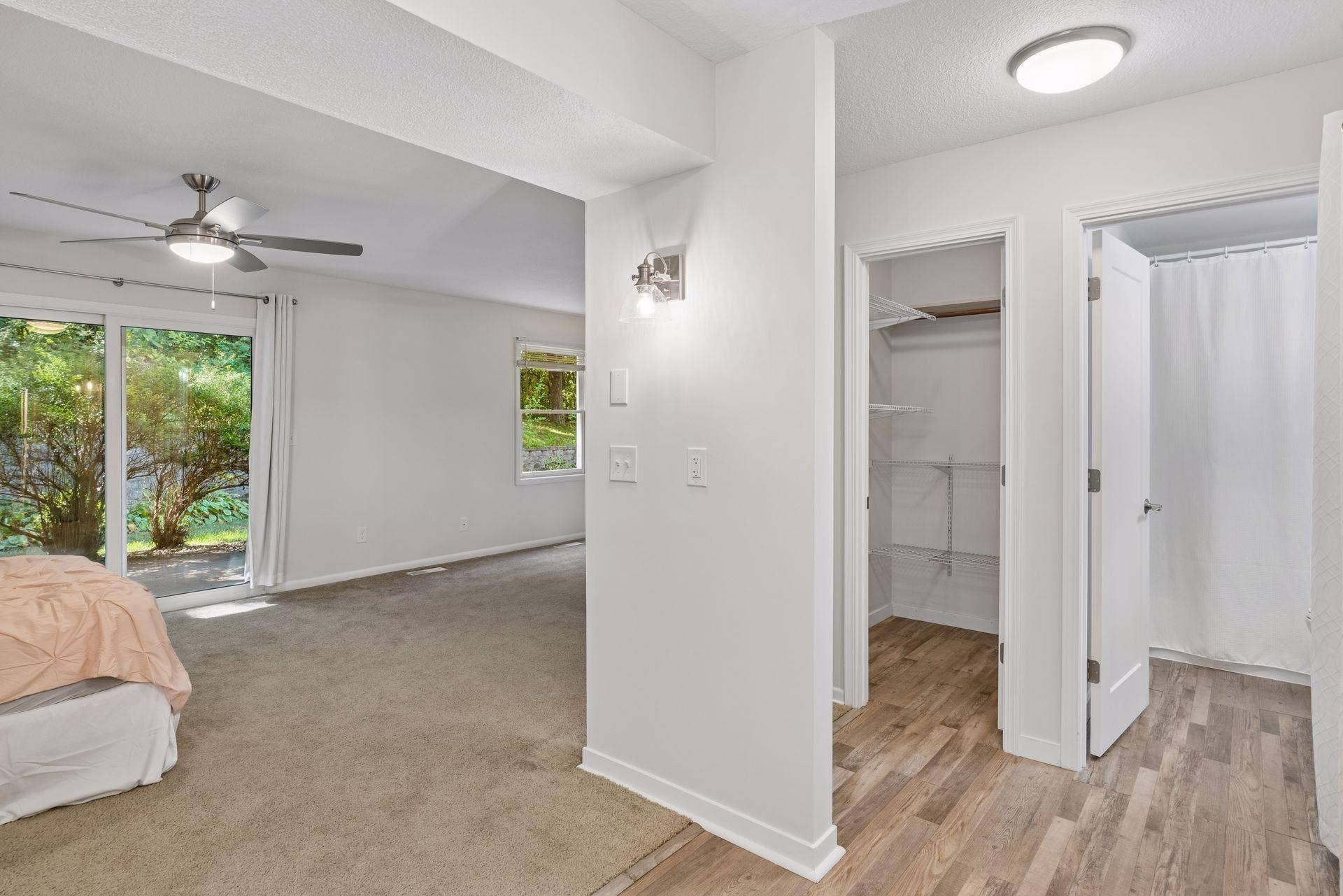 6347 Alderwood Circle, #B, Woodbury, MN 55125 Sizeable walk in closet