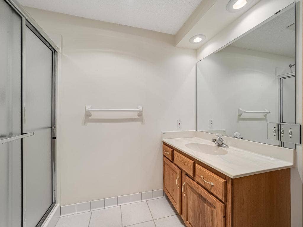 9508 Riverview Avenue, Bloomington, MN 55425 Lower level 3/4 bathroom