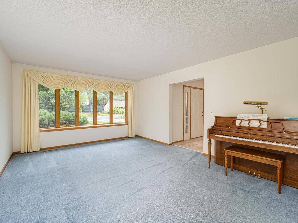 9508 Riverview Avenue, Bloomington, MN 55425 family room with an abundance of natural light