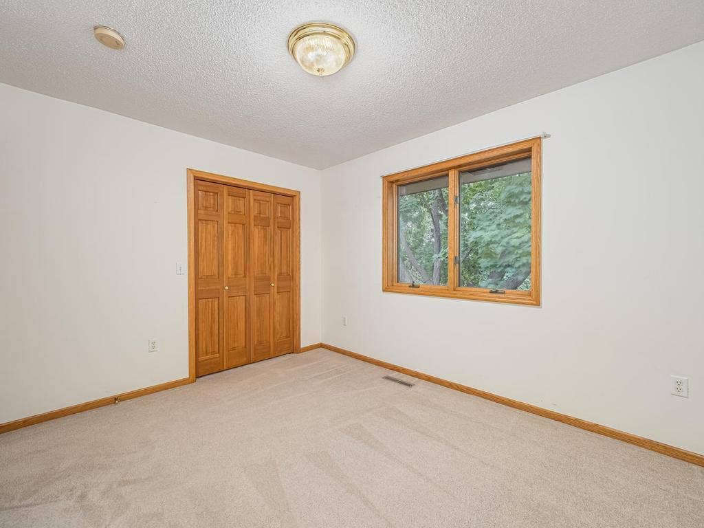 9508 Riverview Avenue, Bloomington, MN 55425 Upper bedroom