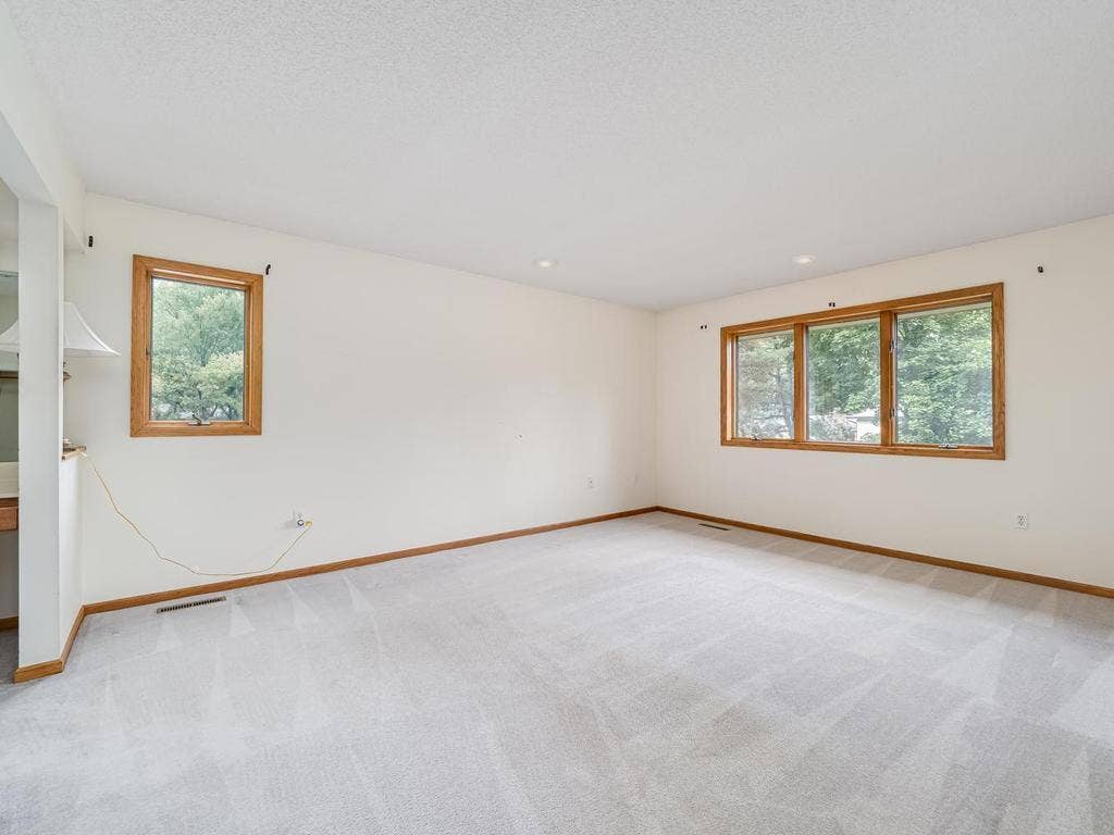 9508 Riverview Avenue, Bloomington, MN 55425 Upper level Spacious Primary