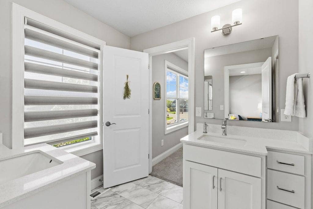 4386 Arbor Drive, Woodbury, MN 55129