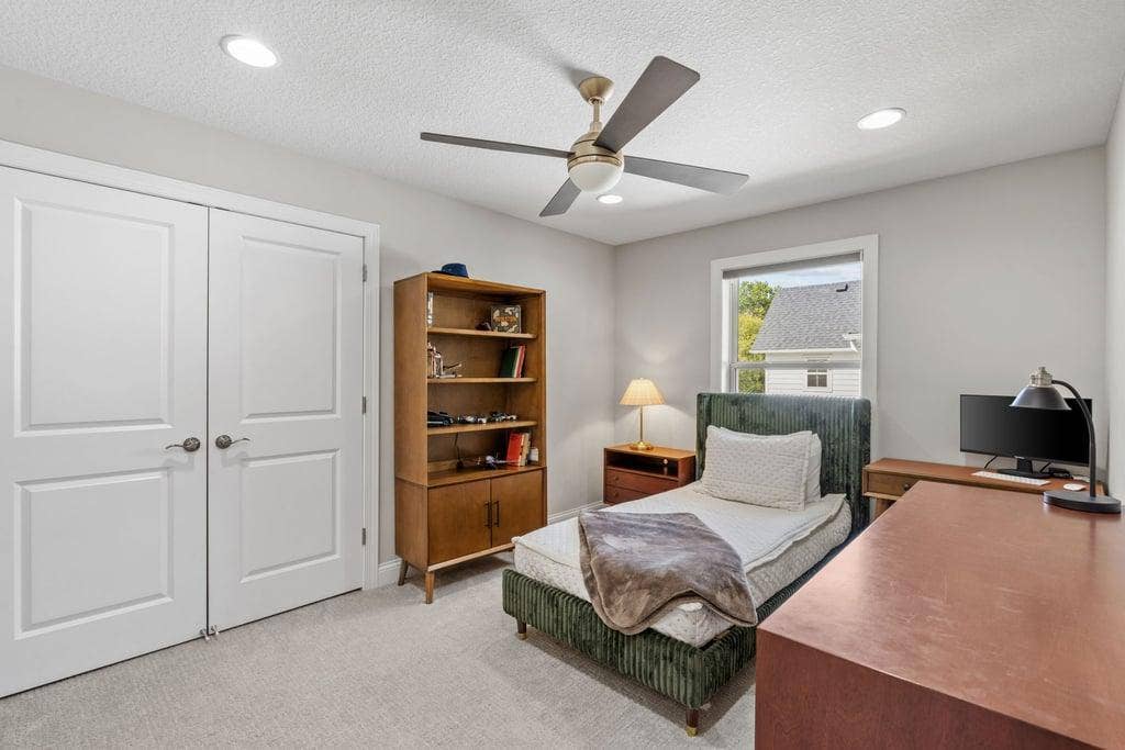 3rd upper level bedroom in addition to the master. This has it's own ensuite.