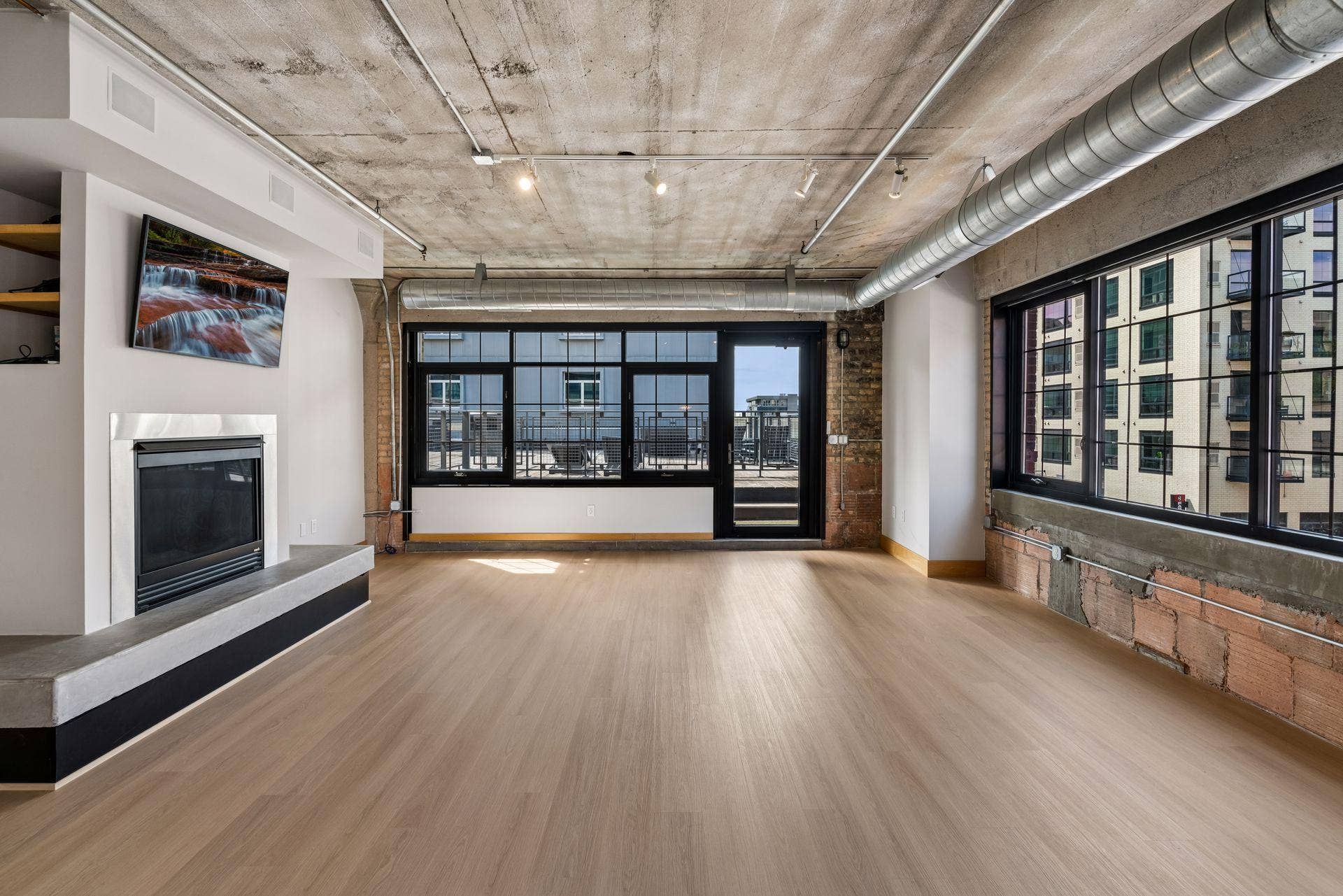 525 3rd Street N, #314, 59, Minneapolis, MN 55401 Expansive light-filled living and dining room with new white oak LVP flooring
