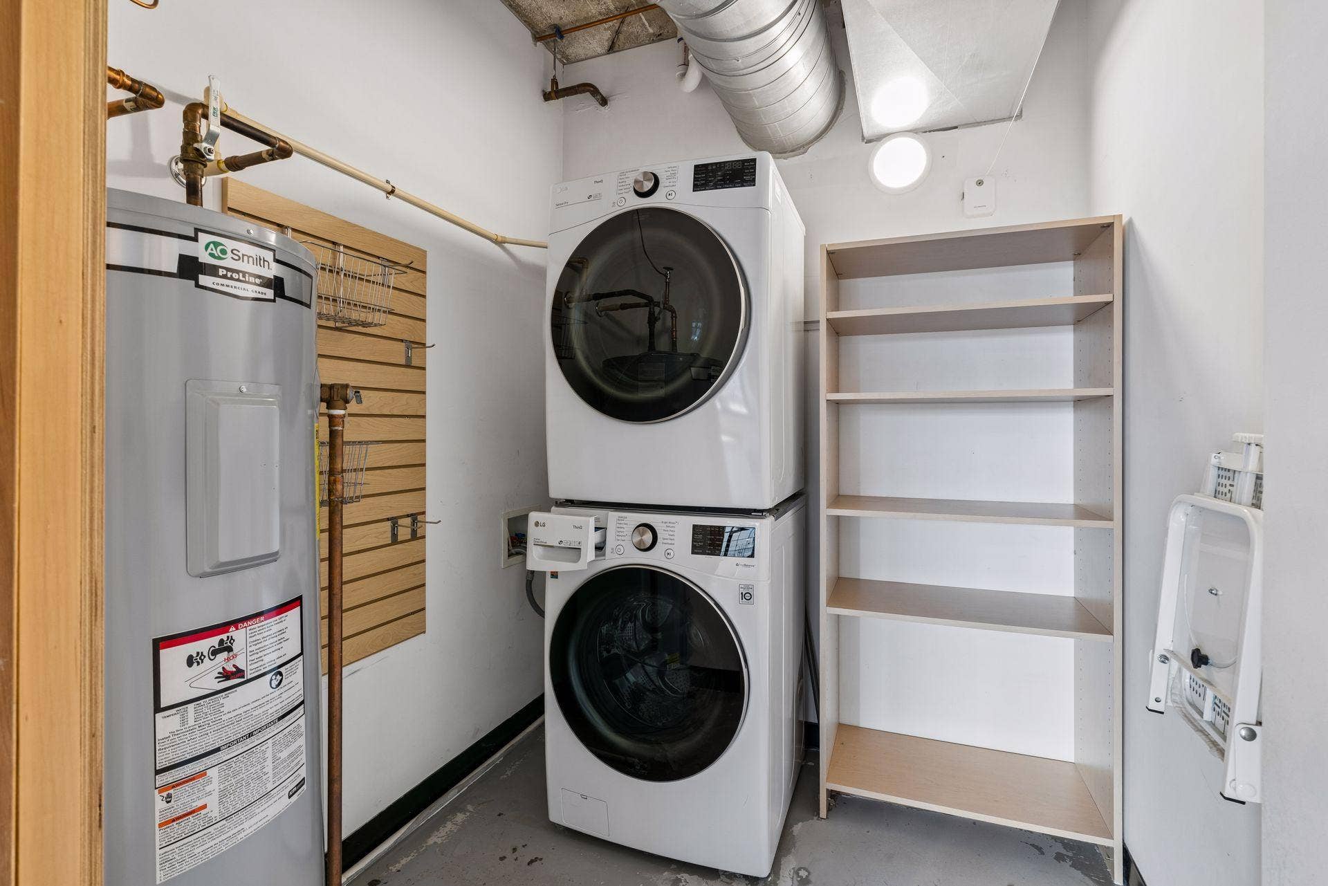 525 3rd Street N, #314, 59, Minneapolis, MN 55401 Full laundry room with storage in home
