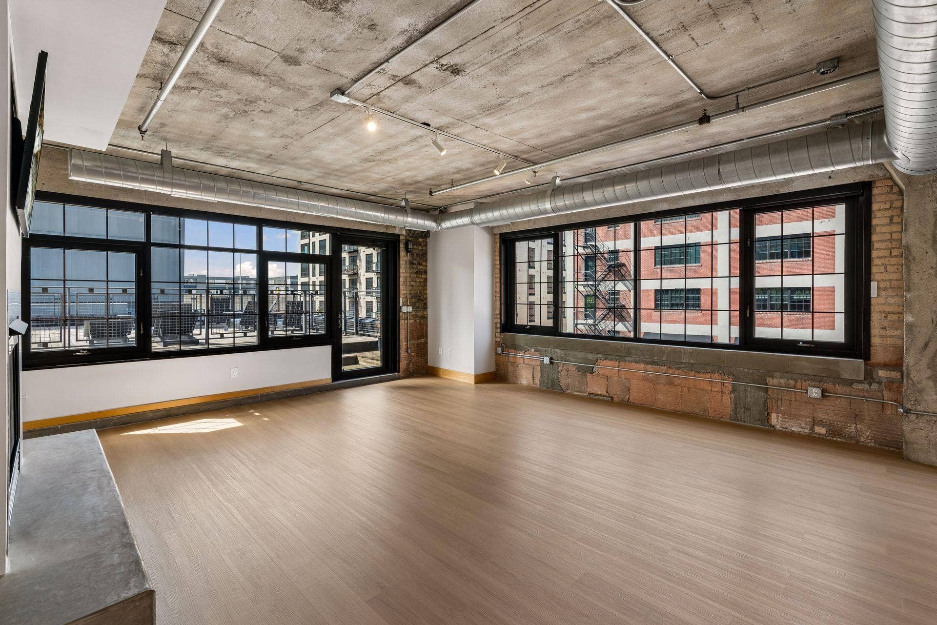 525 3rd Street N, #314, 59, Minneapolis, MN 55401 Expansive light-filled living and dining room with new white oak LVP flooring