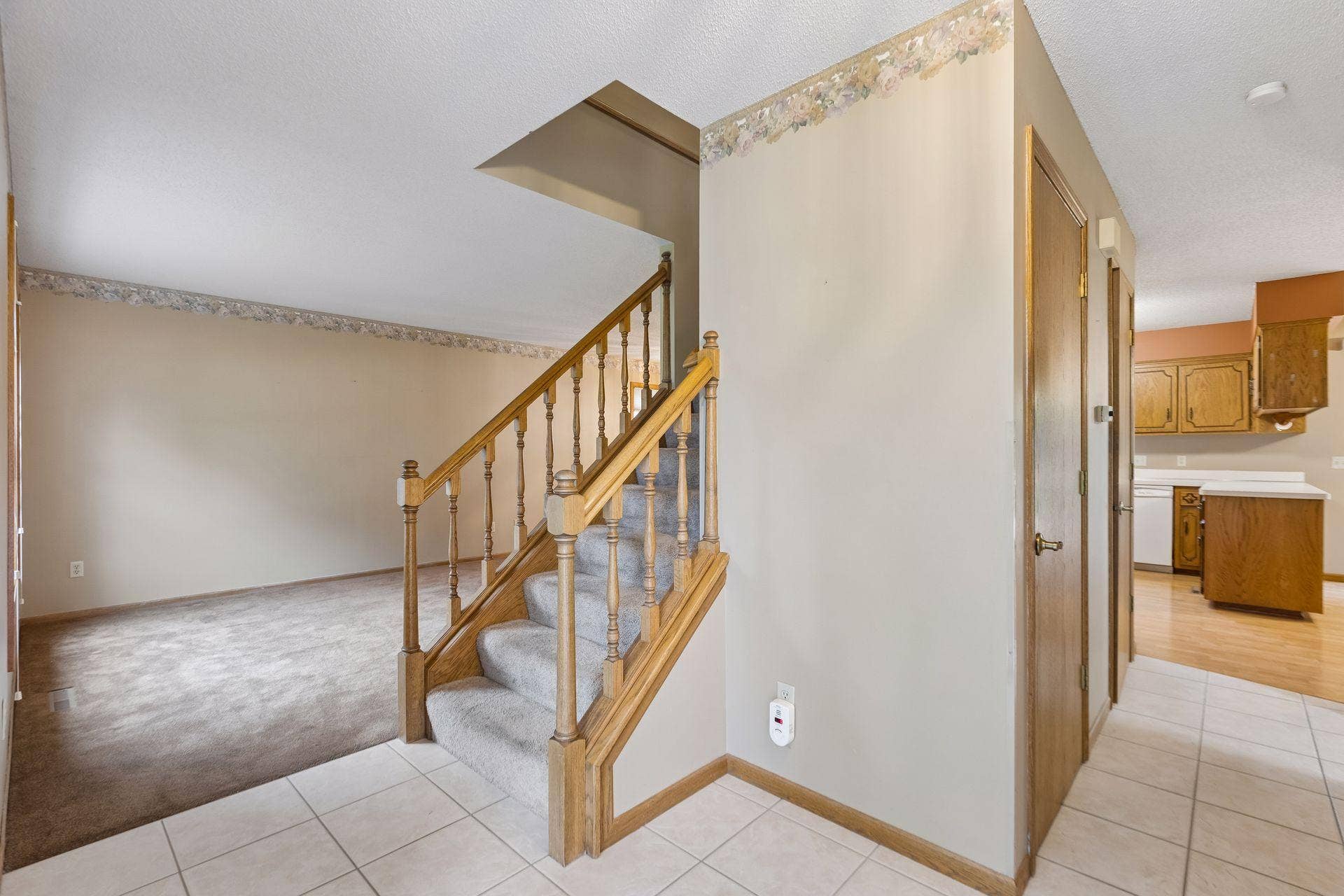 9119 Nantwick Ridge, Brooklyn Park, MN 55443 Open foyer space, with closet