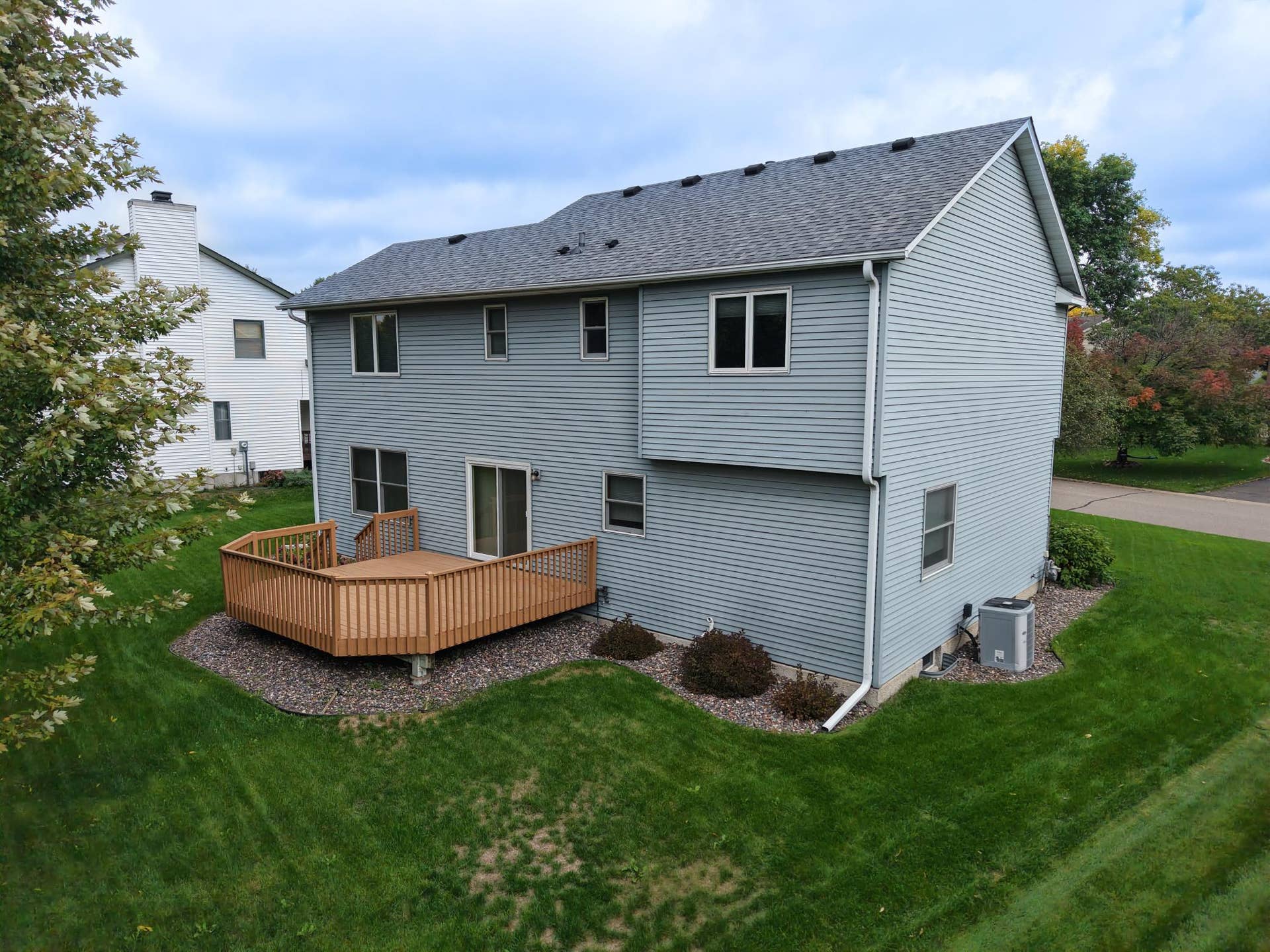 9119 Nantwick Ridge, Brooklyn Park, MN 55443 Deck space
