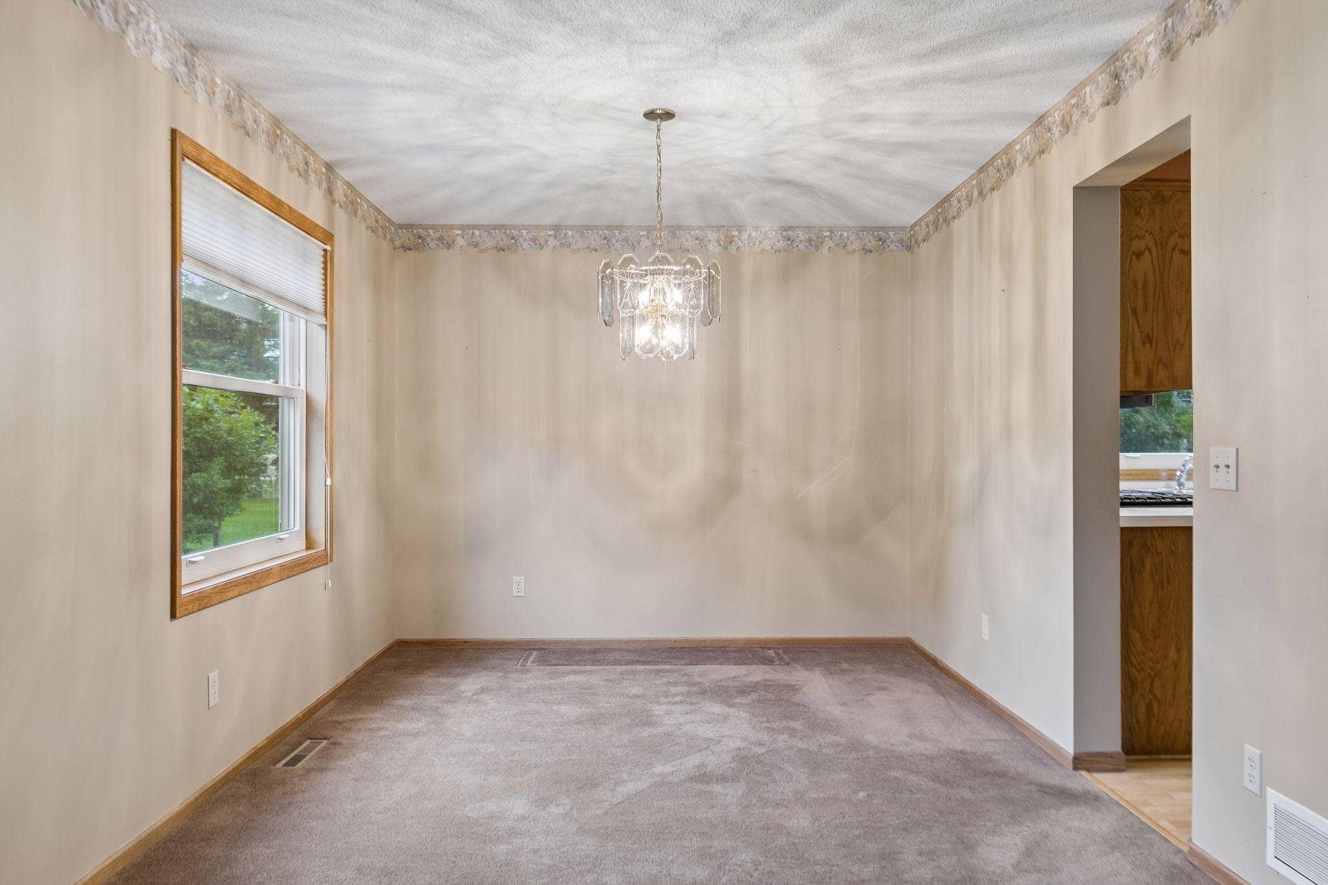 9119 Nantwick Ridge, Brooklyn Park, MN 55443 Formal dining space